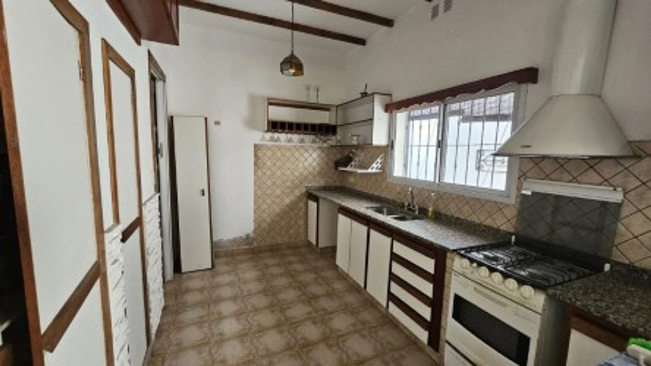 VENTA -PH 4 AMBIENTES AL FRENTE EN PLANTA BAJA CON COCHERA RAMOS MEJIA