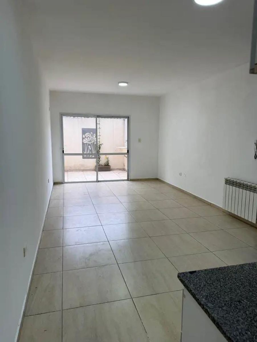 VENTA - DEPARTAMENTO MONOAMBIENTE CON PATIO MORON - 17