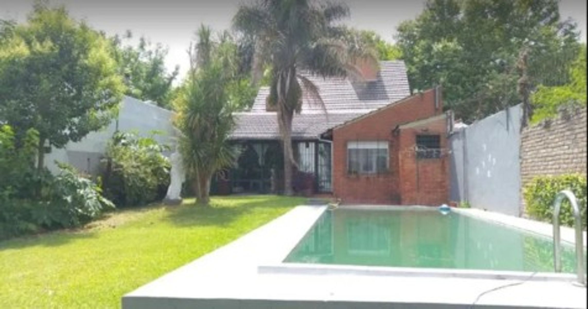 VENTA CASA 5 AMBIENTES CON COCHERA,QUINCHO Y PILETA MORON - 1