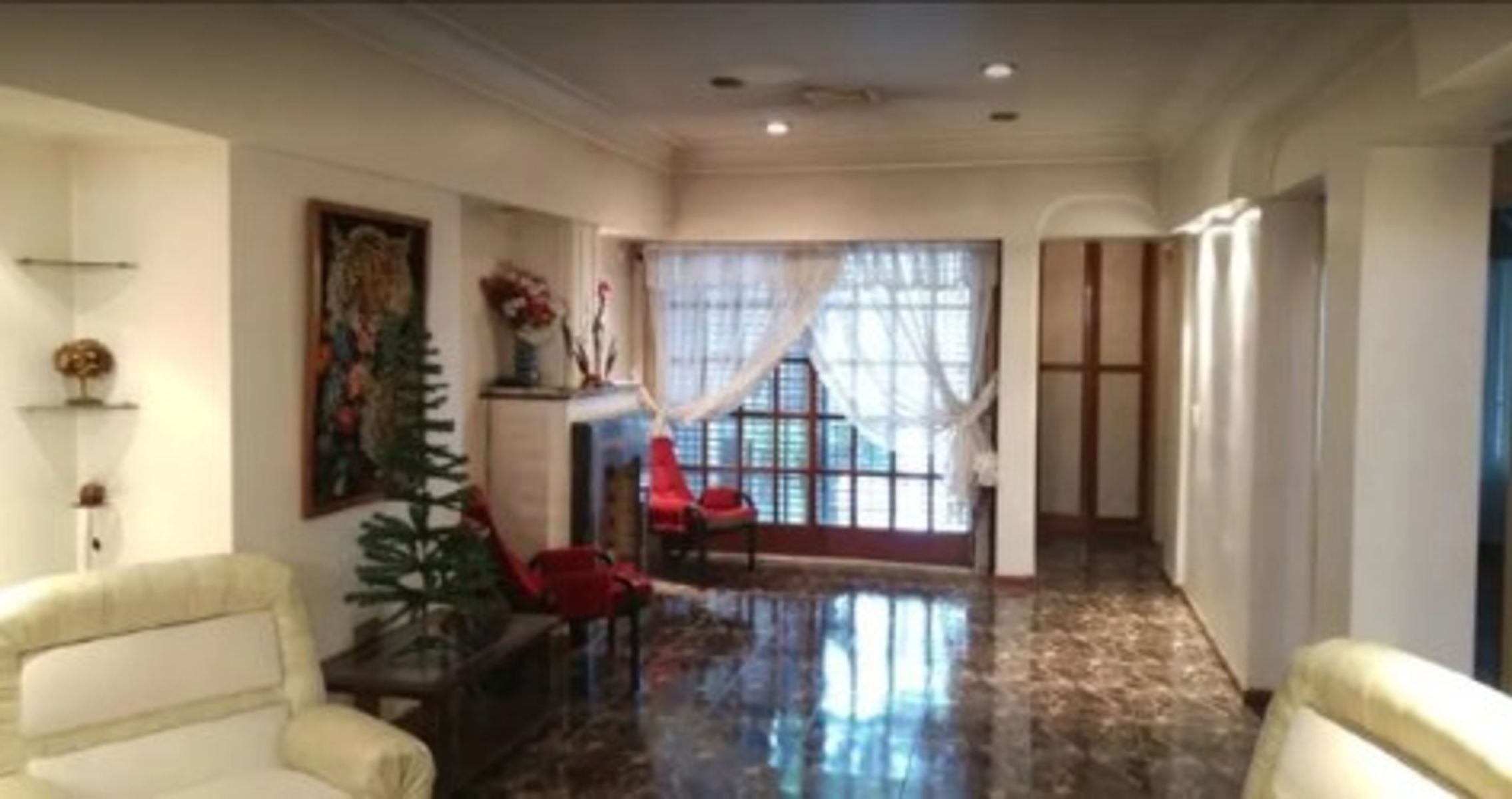 VENTA CASA 5 AMBIENTES CON COCHERA,QUINCHO Y PILETA MORON - 2