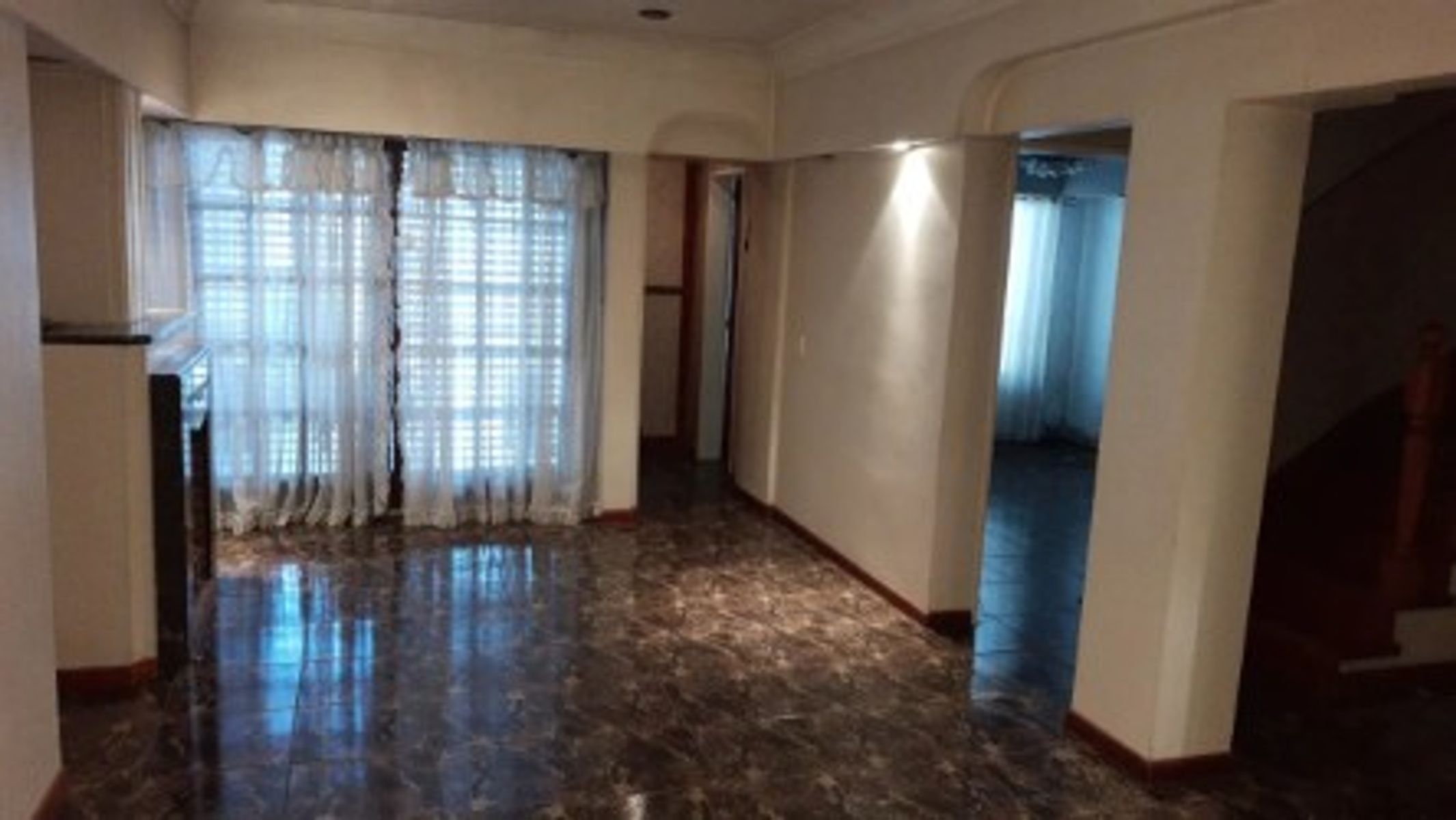 VENTA CASA 5 AMBIENTES CON COCHERA,QUINCHO Y PILETA MORON - 6