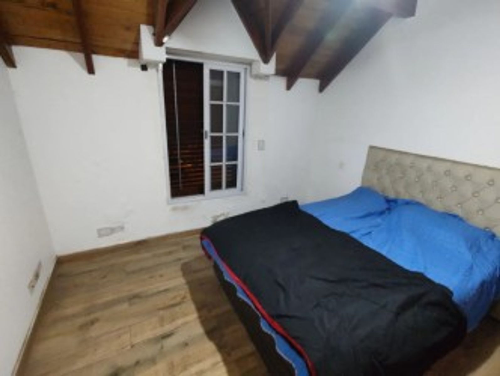 VENTA CASA 5 AMBIENTES CON COCHERA,QUINCHO Y PILETA MORON - 11