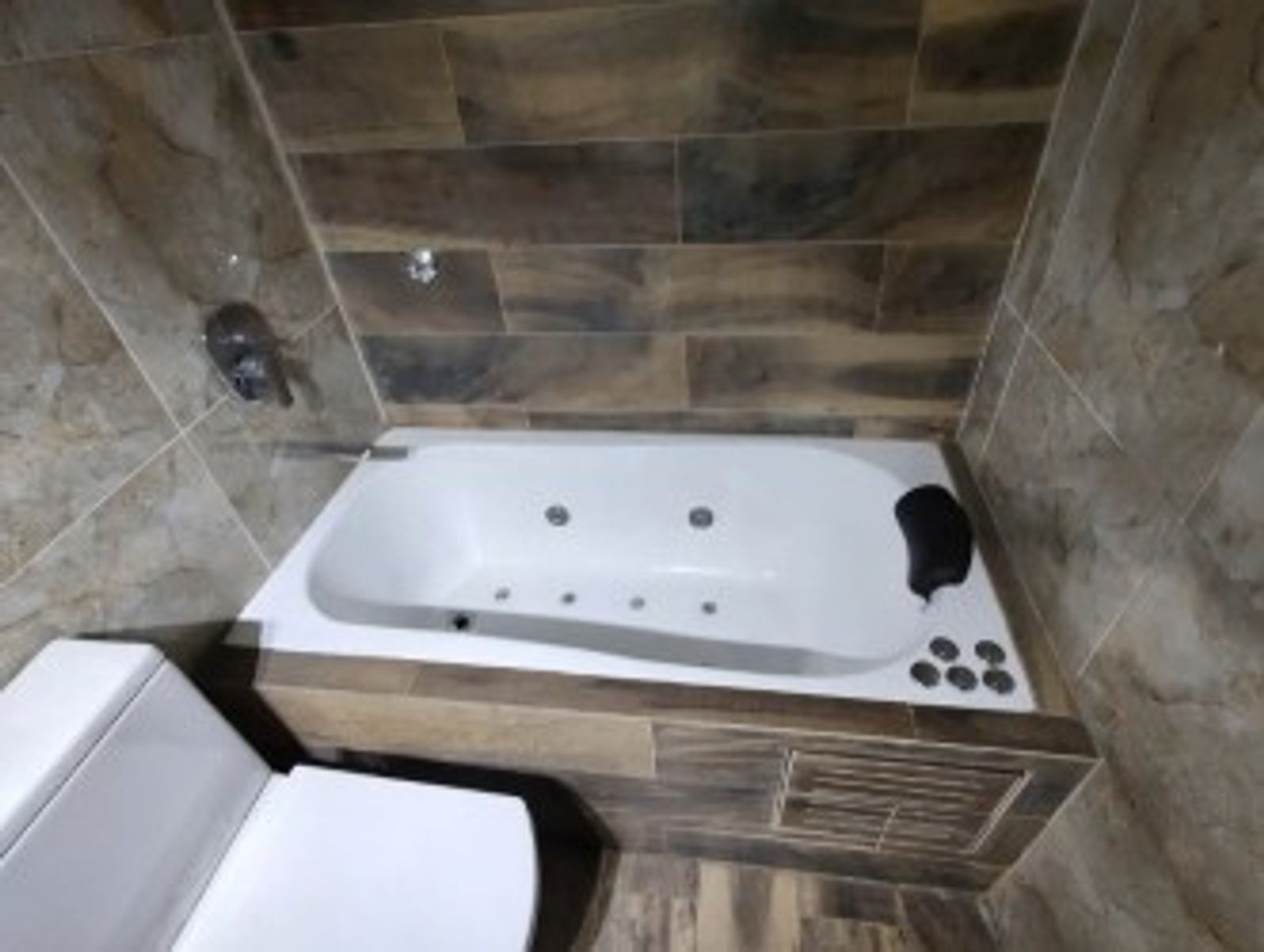VENTA CASA 5 AMBIENTES CON COCHERA,QUINCHO Y PILETA MORON - 14