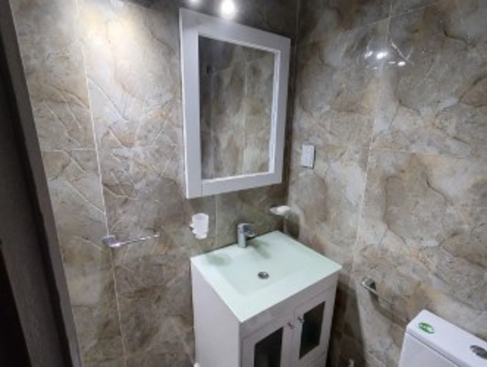 VENTA CASA 5 AMBIENTES CON COCHERA,QUINCHO Y PILETA MORON - 20