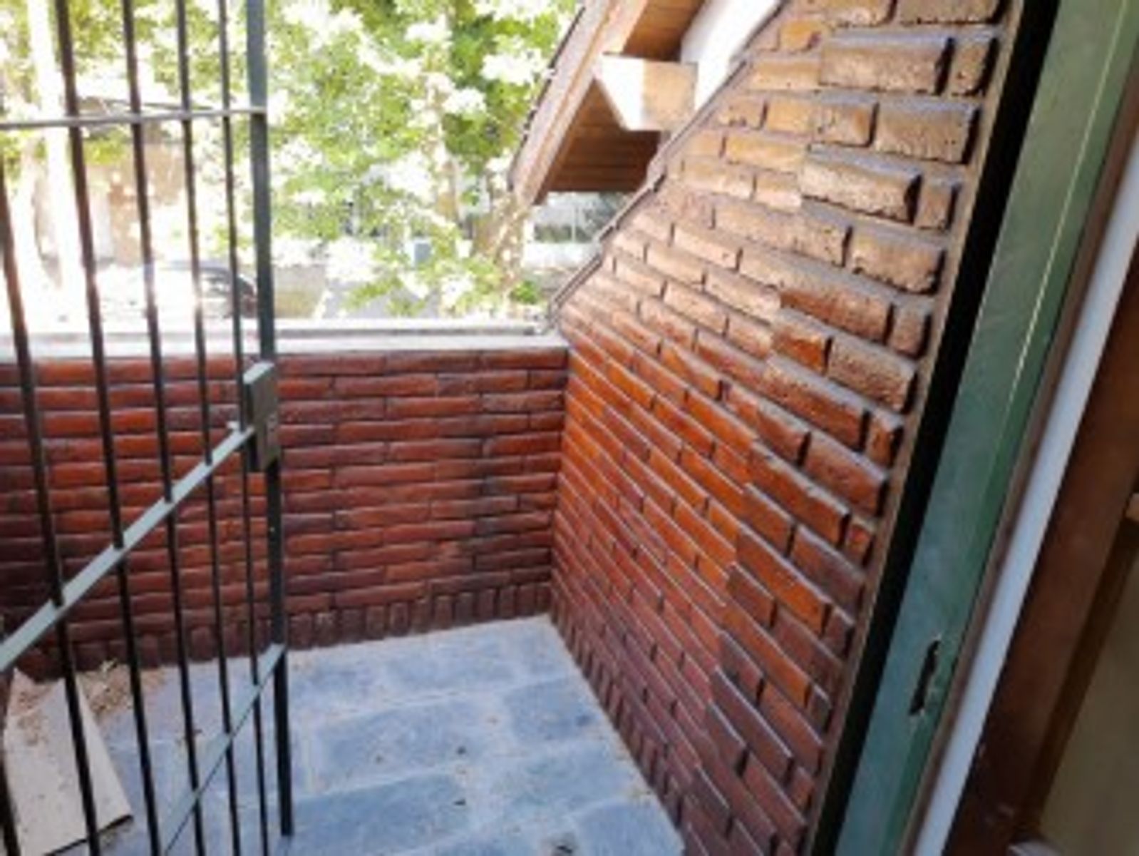 VENTA CASA 5 AMBIENTES CON COCHERA,QUINCHO Y PILETA MORON - 21