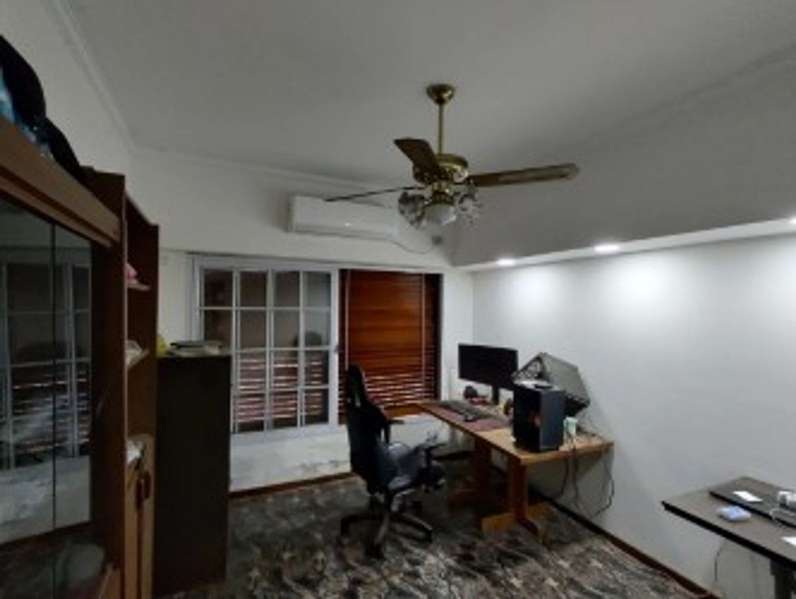 VENTA CASA 5 AMBIENTES CON COCHERA,QUINCHO Y PILETA MORON - 23
