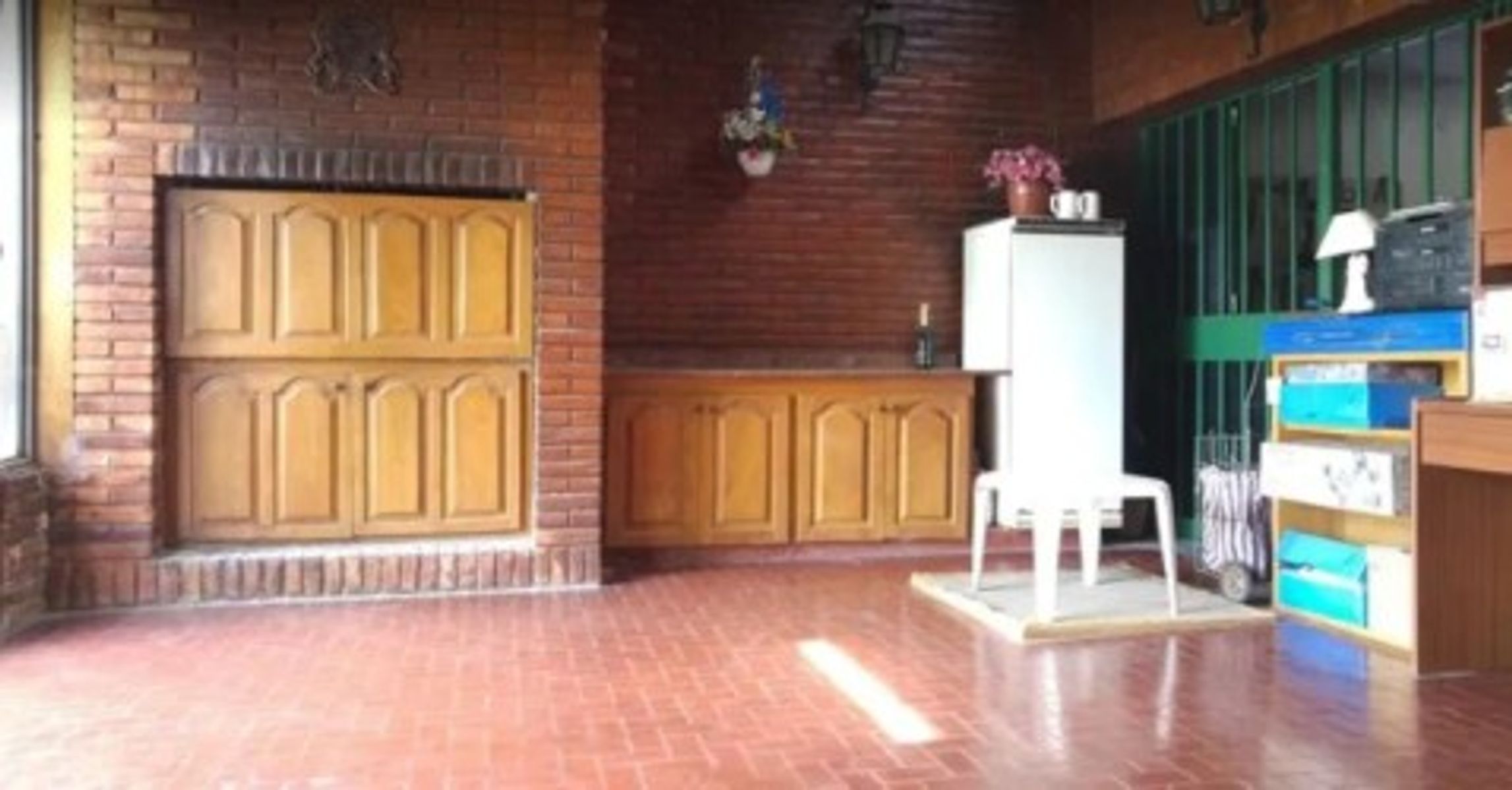 VENTA CASA 5 AMBIENTES CON COCHERA,QUINCHO Y PILETA MORON - 24