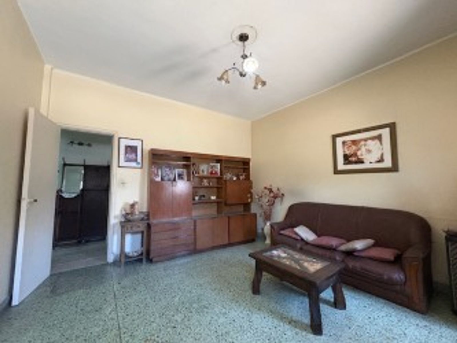 VENTA -CASA 3 AMBIENTES CON PARQUE VILLA LUZURIAGA - 2