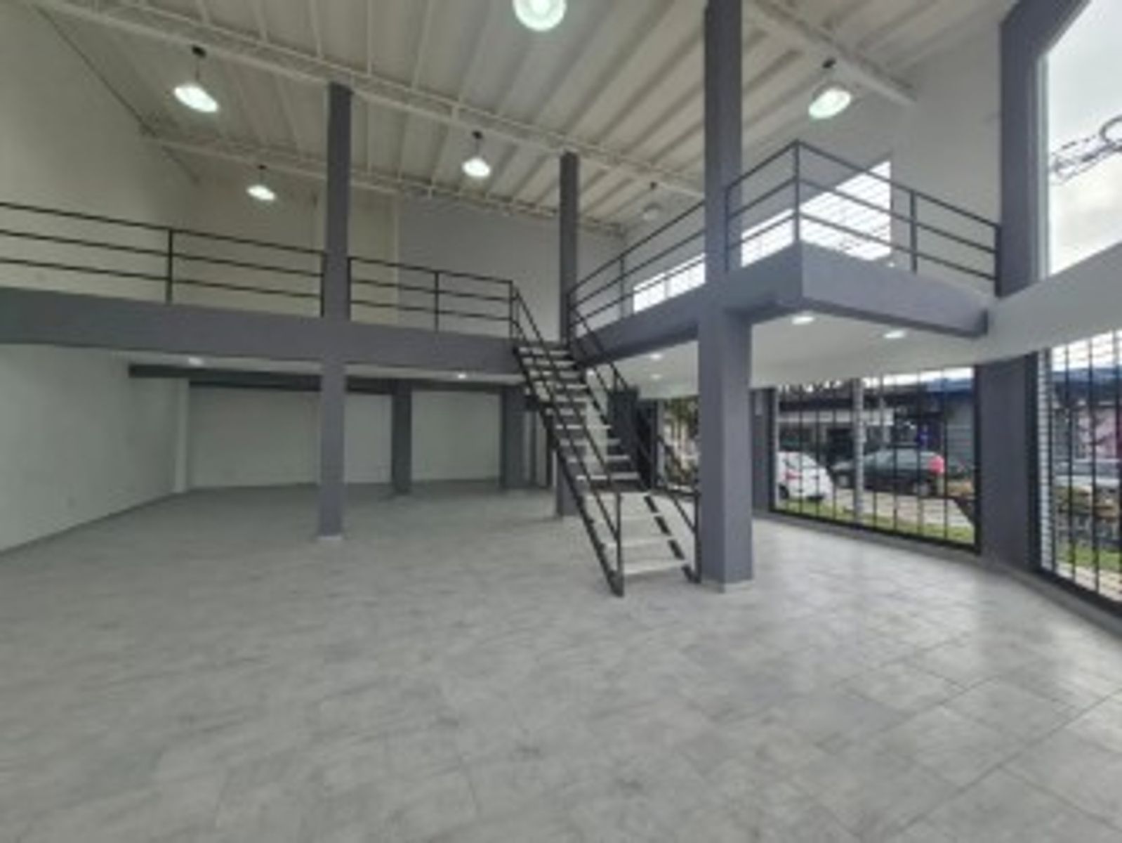 ALQUILER - LOCAL COMERCIAL CENTRICO VILLA LUZURIAGA - 14