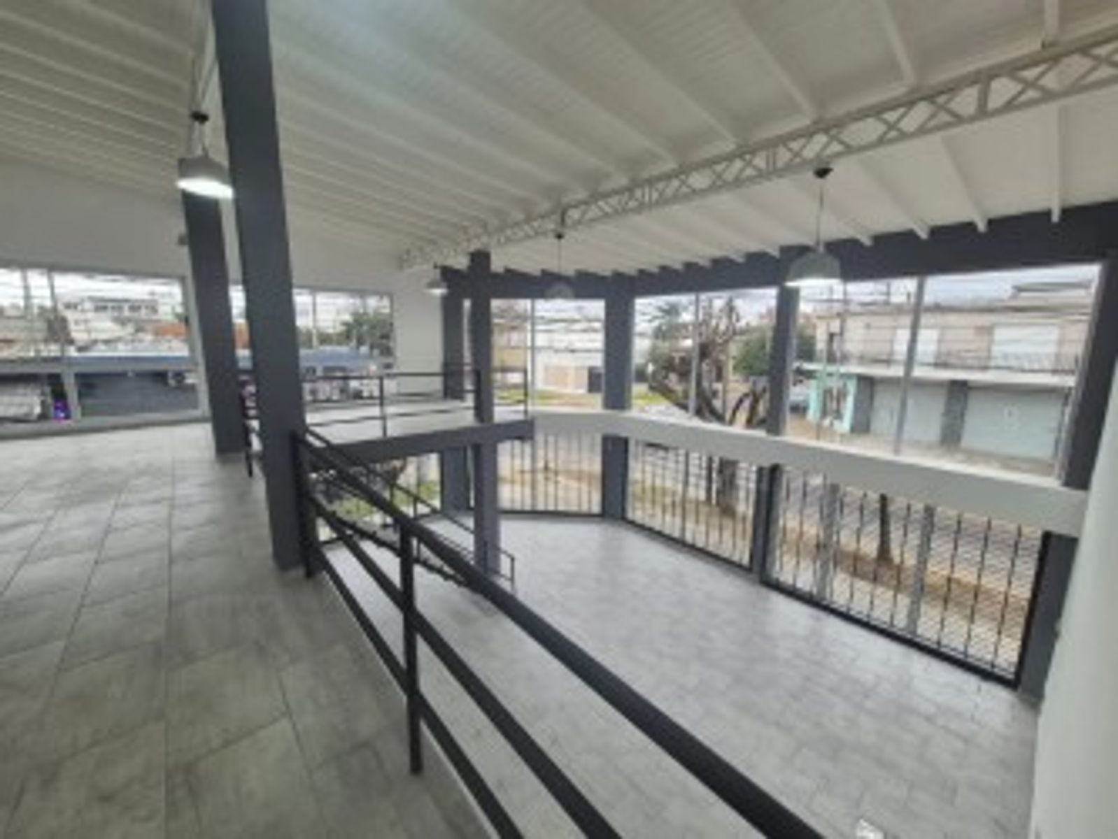 ALQUILER - LOCAL COMERCIAL CENTRICO VILLA LUZURIAGA - 19