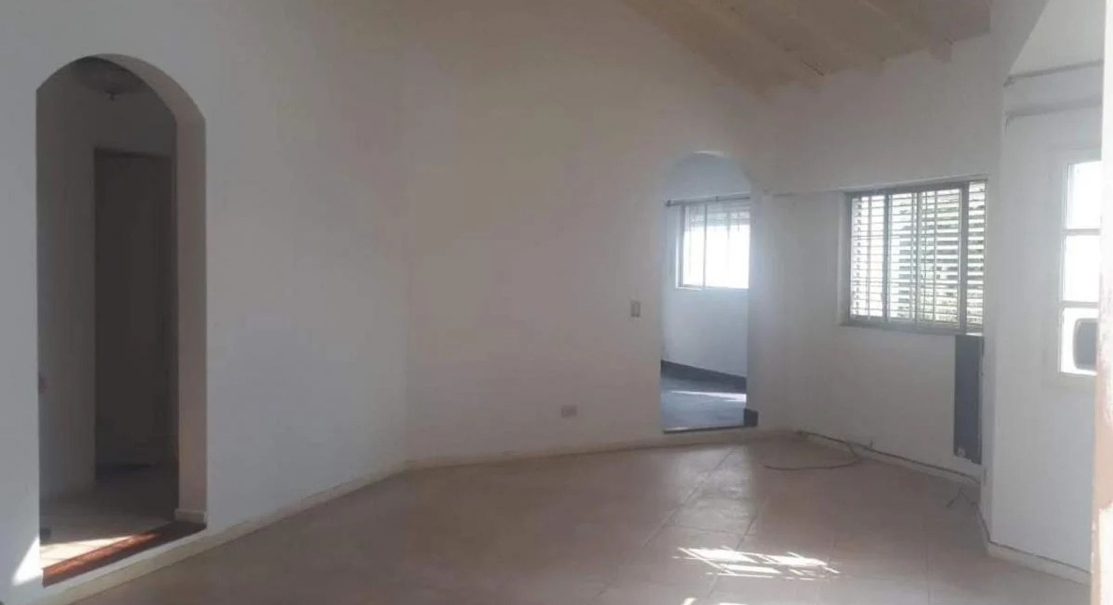 VENTA - CHALET 5 AMBIENTES CON COCHERA CASTELAR - 11