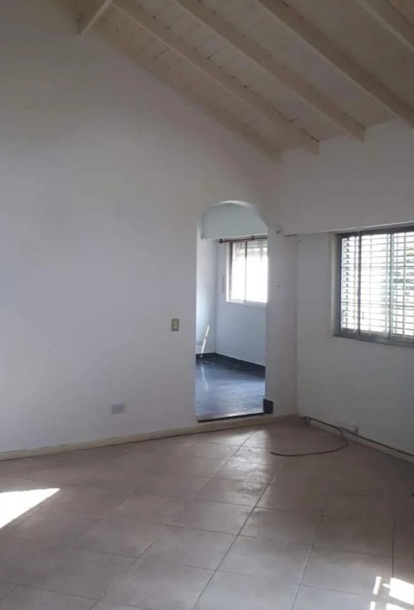 VENTA - CHALET 5 AMBIENTES CON COCHERA CASTELAR - 23