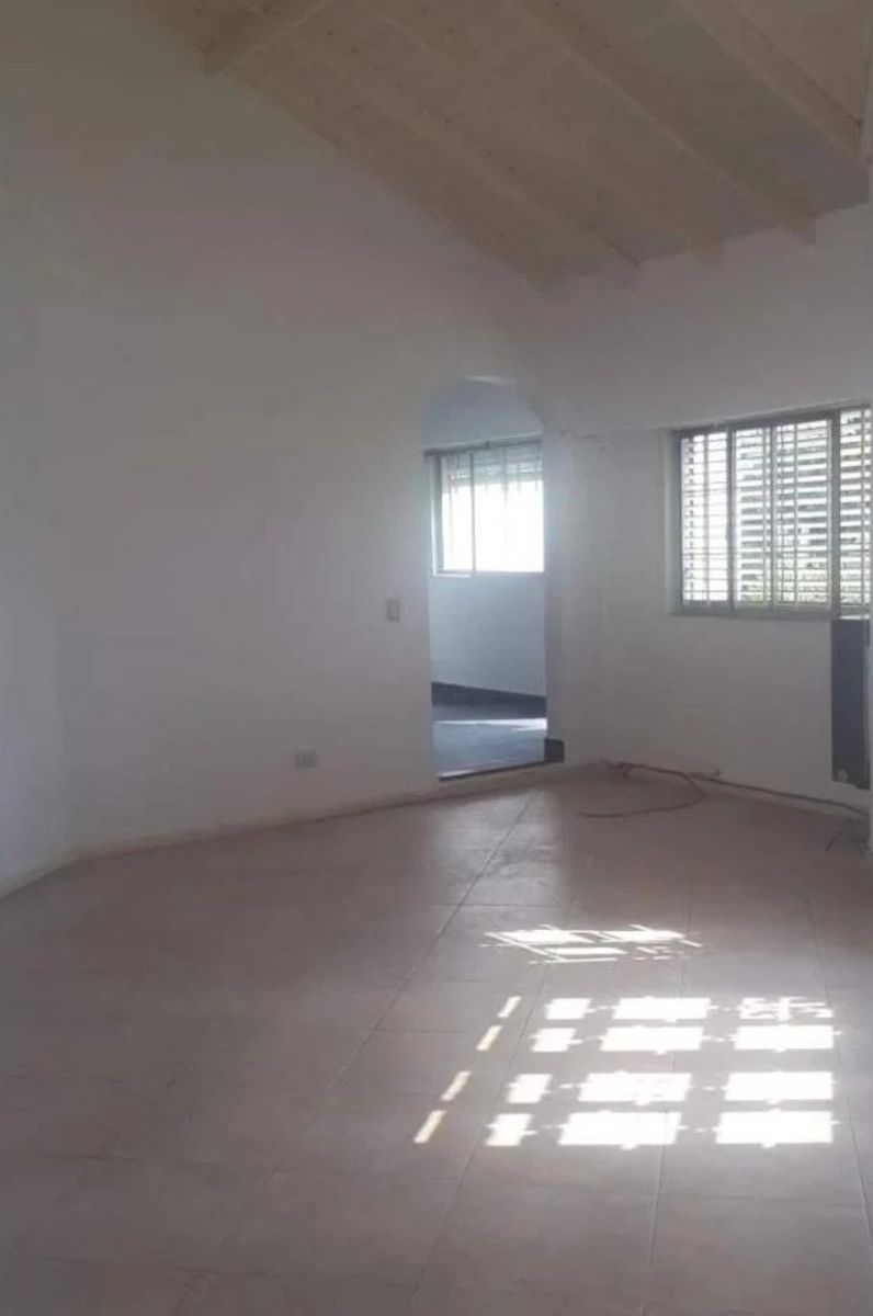 VENTA - CHALET 5 AMBIENTES CON COCHERA CASTELAR - 25