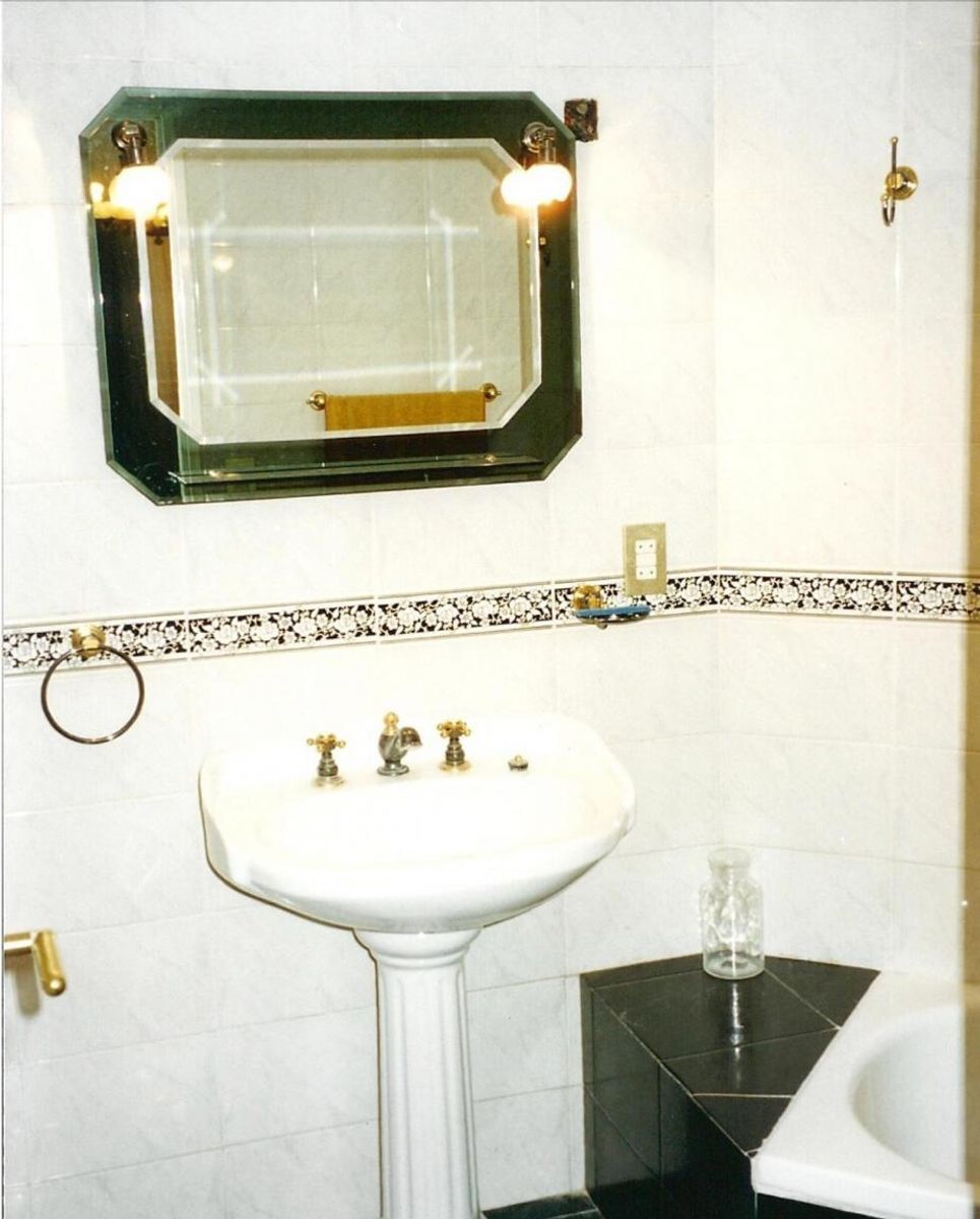 VENTA - CHALET 5 AMBIENTES CON COCHERA CASTELAR - 30