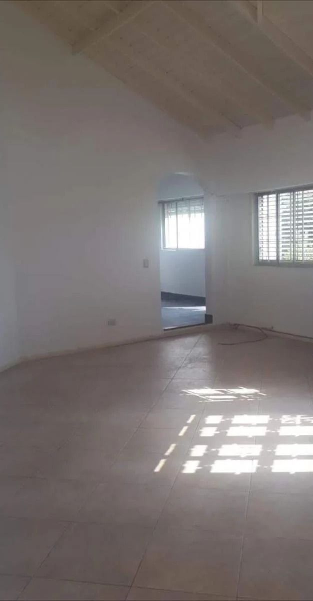 VENTA - CHALET 5 AMBIENTES CON COCHERA CASTELAR - 34