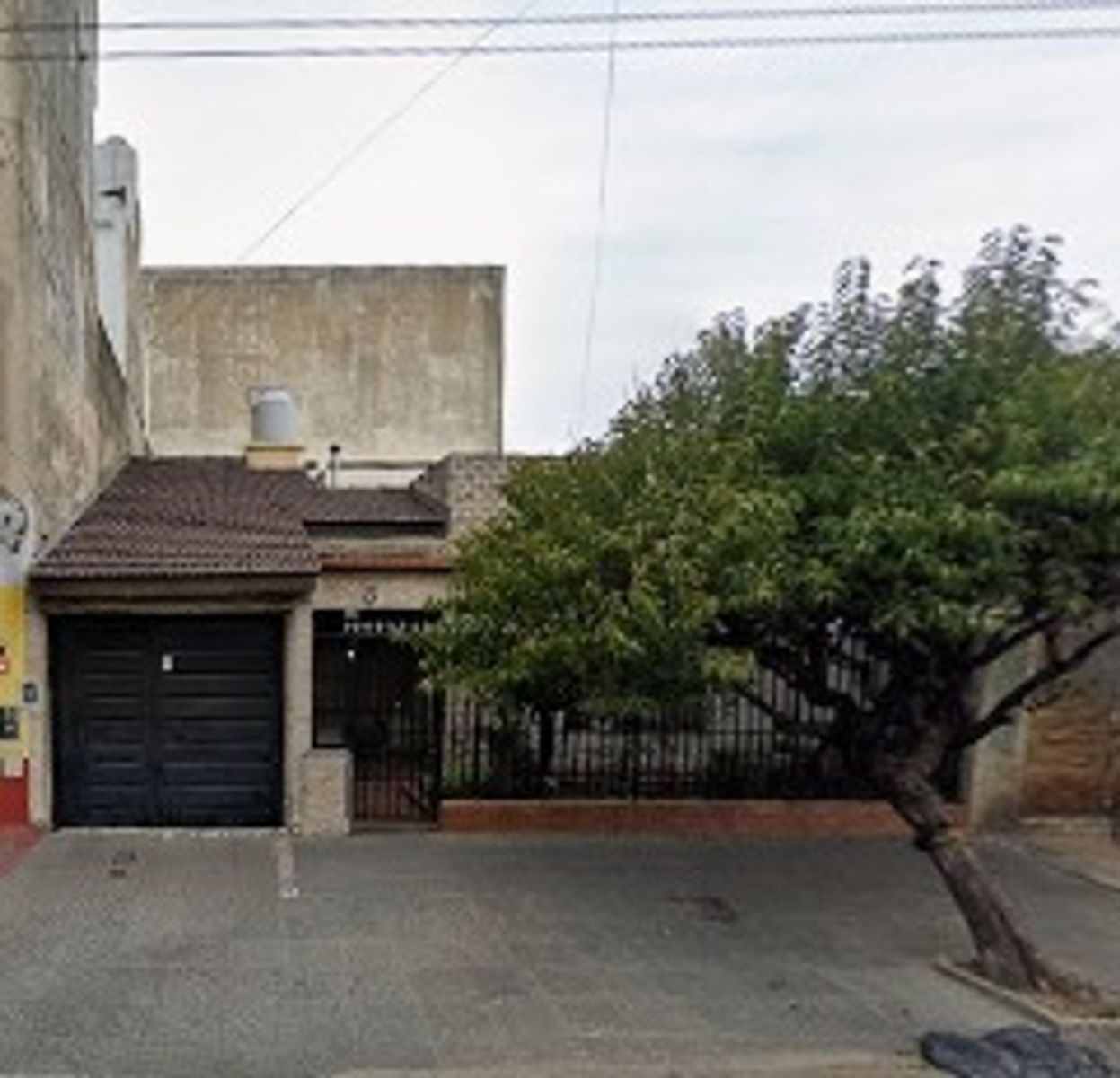 VENTA - CASA 4 AMBIENTES CON PATIO, TERRAZA Y COCHERA LA TABLADA - 1