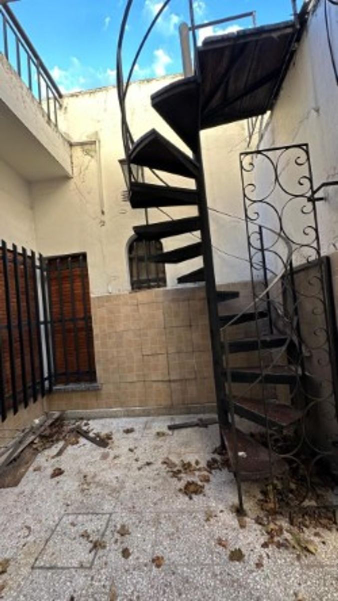 VENTA - CASA 4 AMBIENTES CON PATIO, TERRAZA Y COCHERA LA TABLADA - 3
