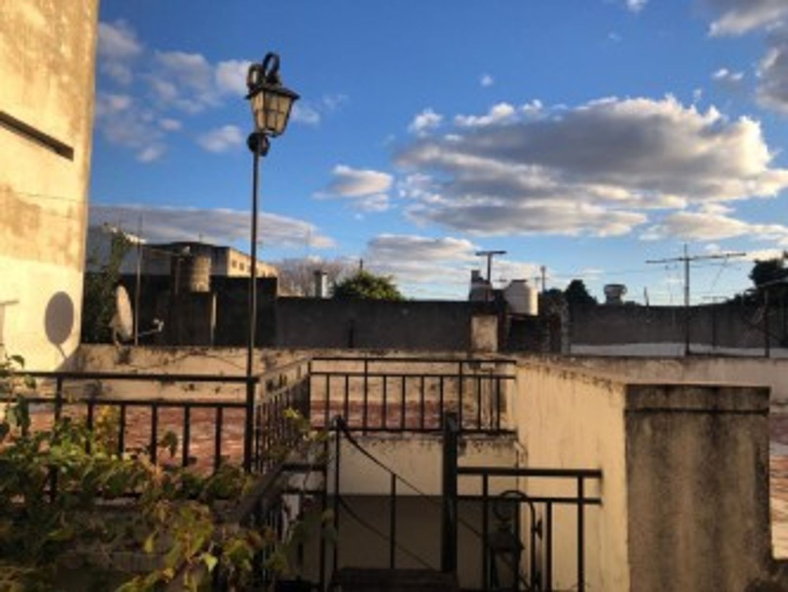 VENTA - CASA 4 AMBIENTES CON PATIO, TERRAZA Y COCHERA LA TABLADA - 11