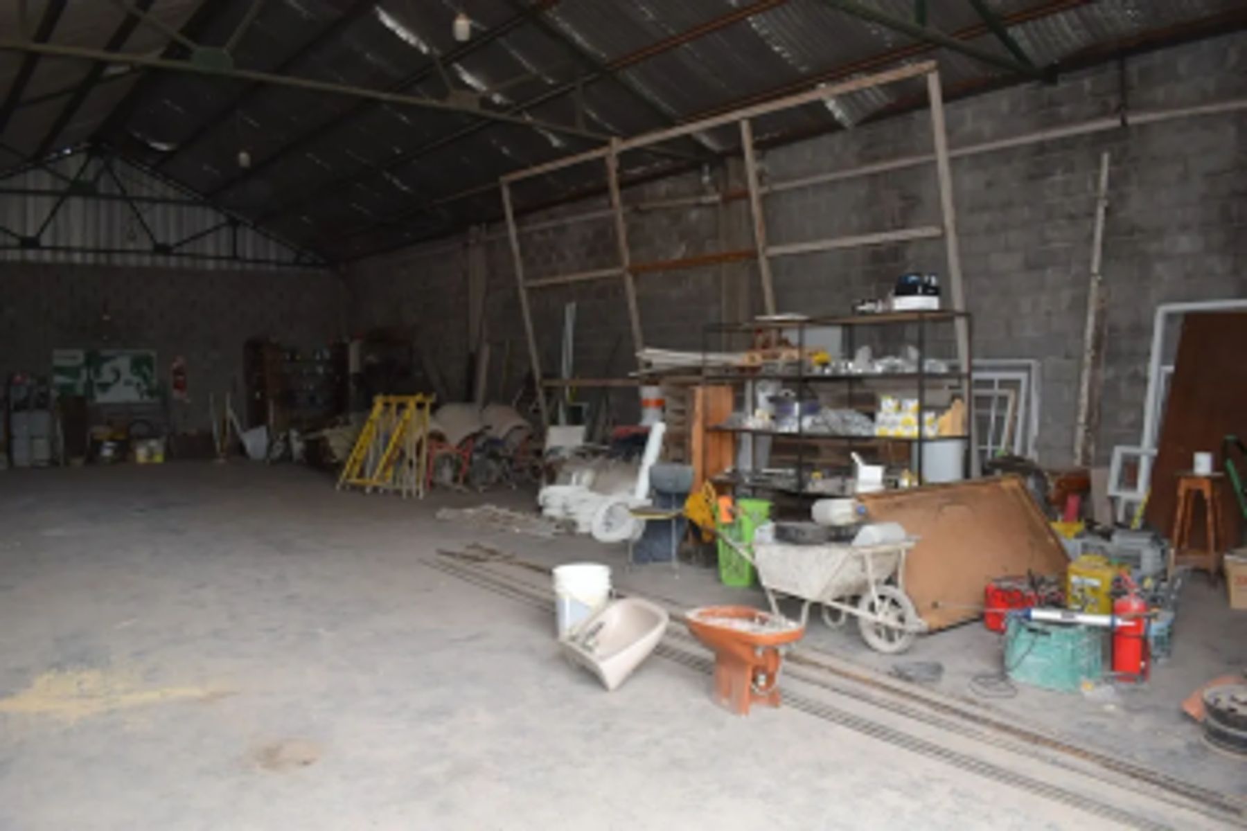 VENTA - GALPON CON OFICINAS PASO DEL REY - 8