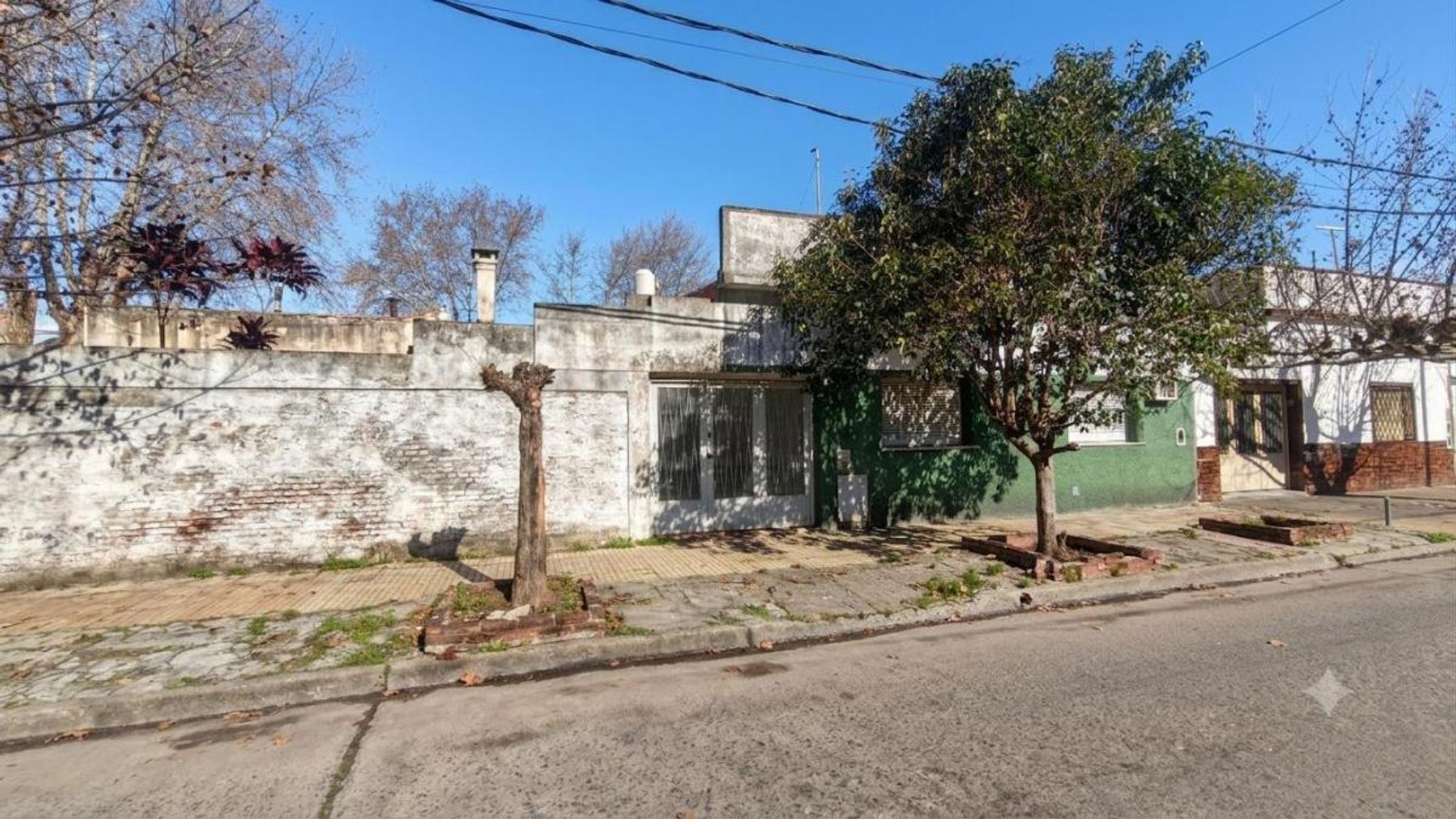 VENTA -CASA 4 AMBIENTES CON JARDIN, TERRAZA Y COCHERA CIUDADELA - 2