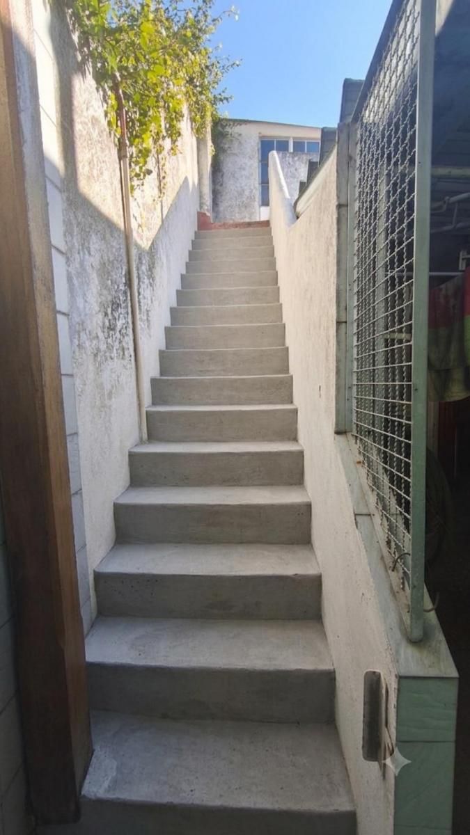 VENTA -CASA 4 AMBIENTES CON JARDIN, TERRAZA Y COCHERA CIUDADELA - 3
