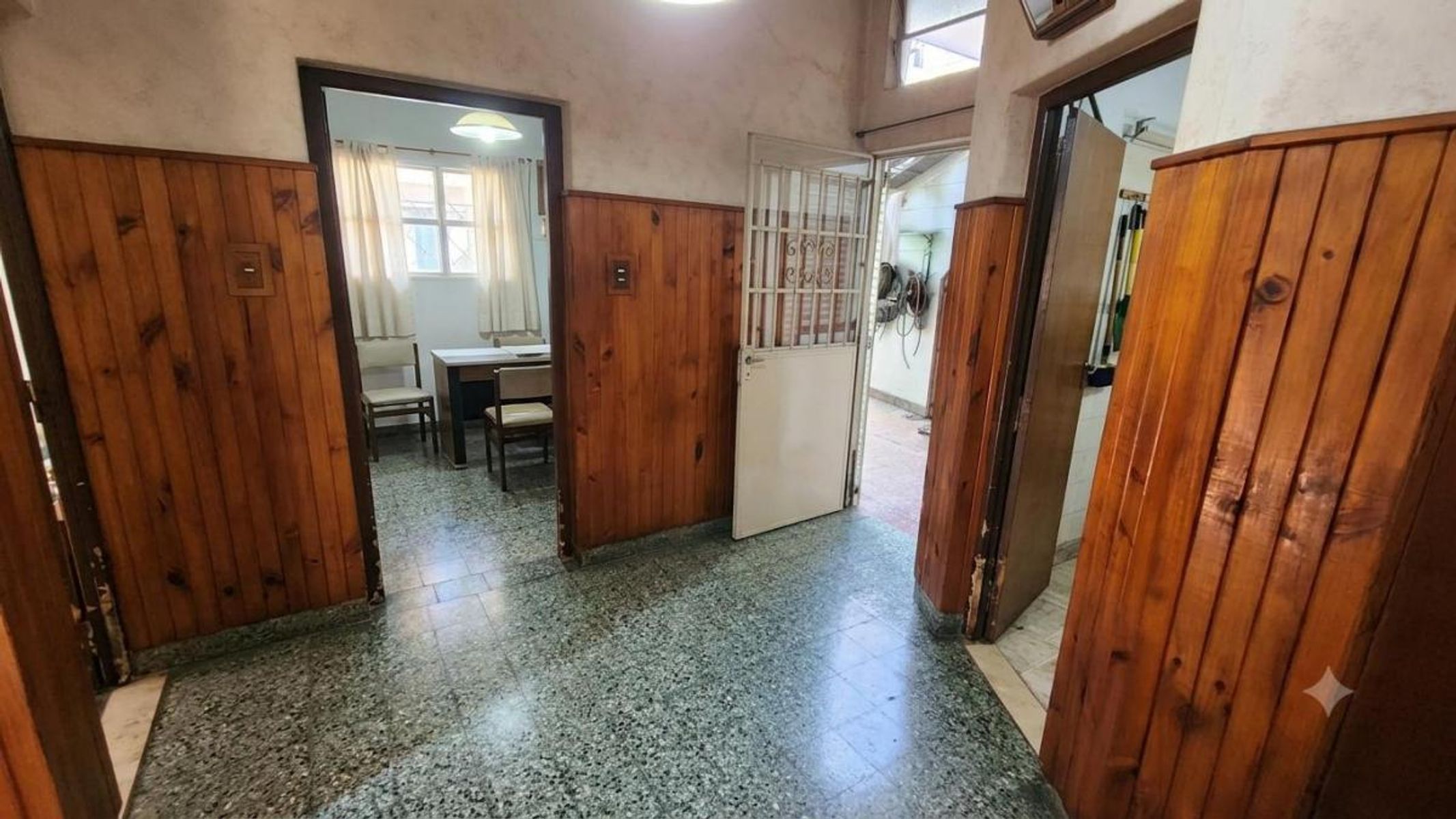 VENTA -CASA 4 AMBIENTES CON JARDIN, TERRAZA Y COCHERA CIUDADELA - 5