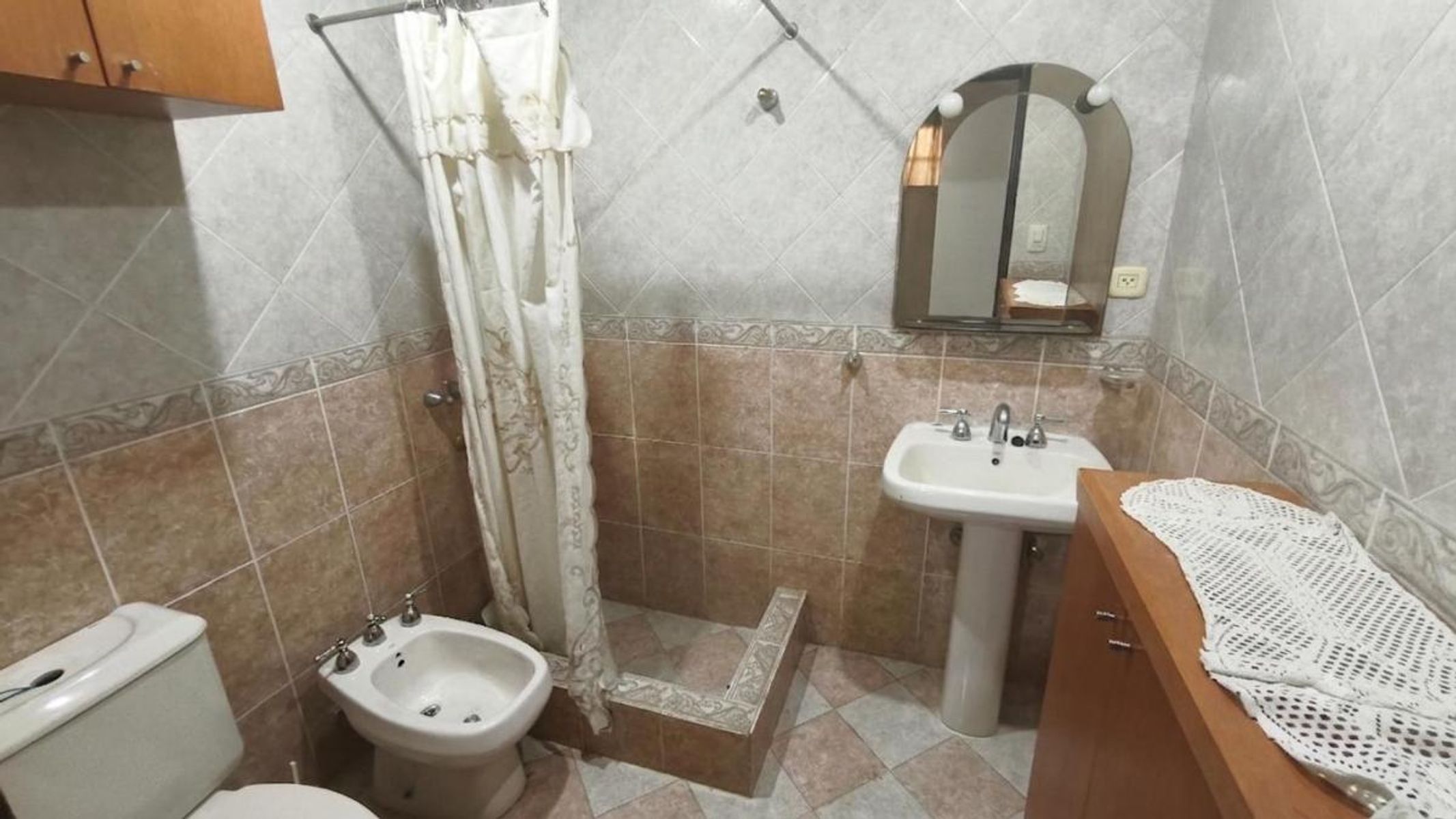 VENTA -CASA 4 AMBIENTES CON JARDIN, TERRAZA Y COCHERA CIUDADELA - 7