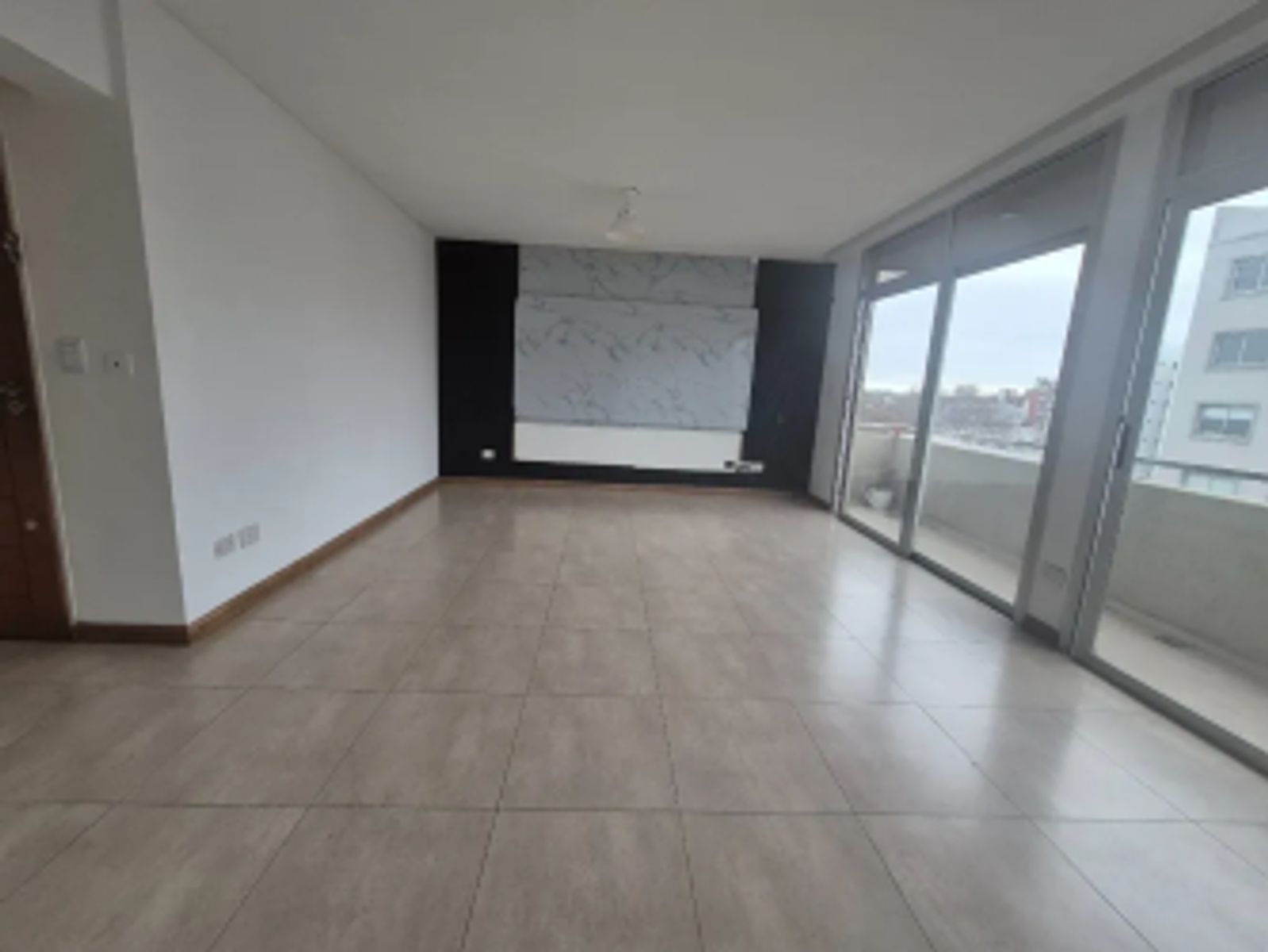 ALQUILER - DEPARTAMENTO 2 AMBIENTES SEMIPISO CON BALCON MORON - 2