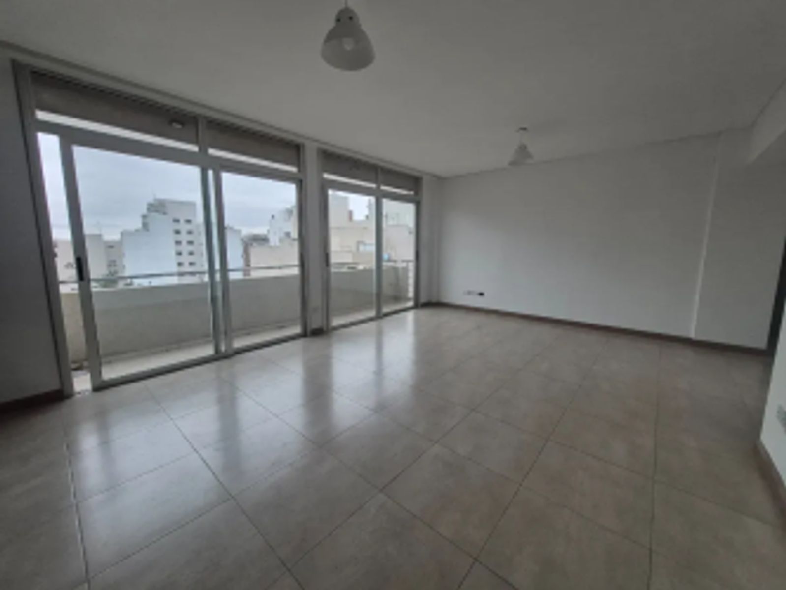 ALQUILER - DEPARTAMENTO 2 AMBIENTES SEMIPISO CON BALCON MORON - 4