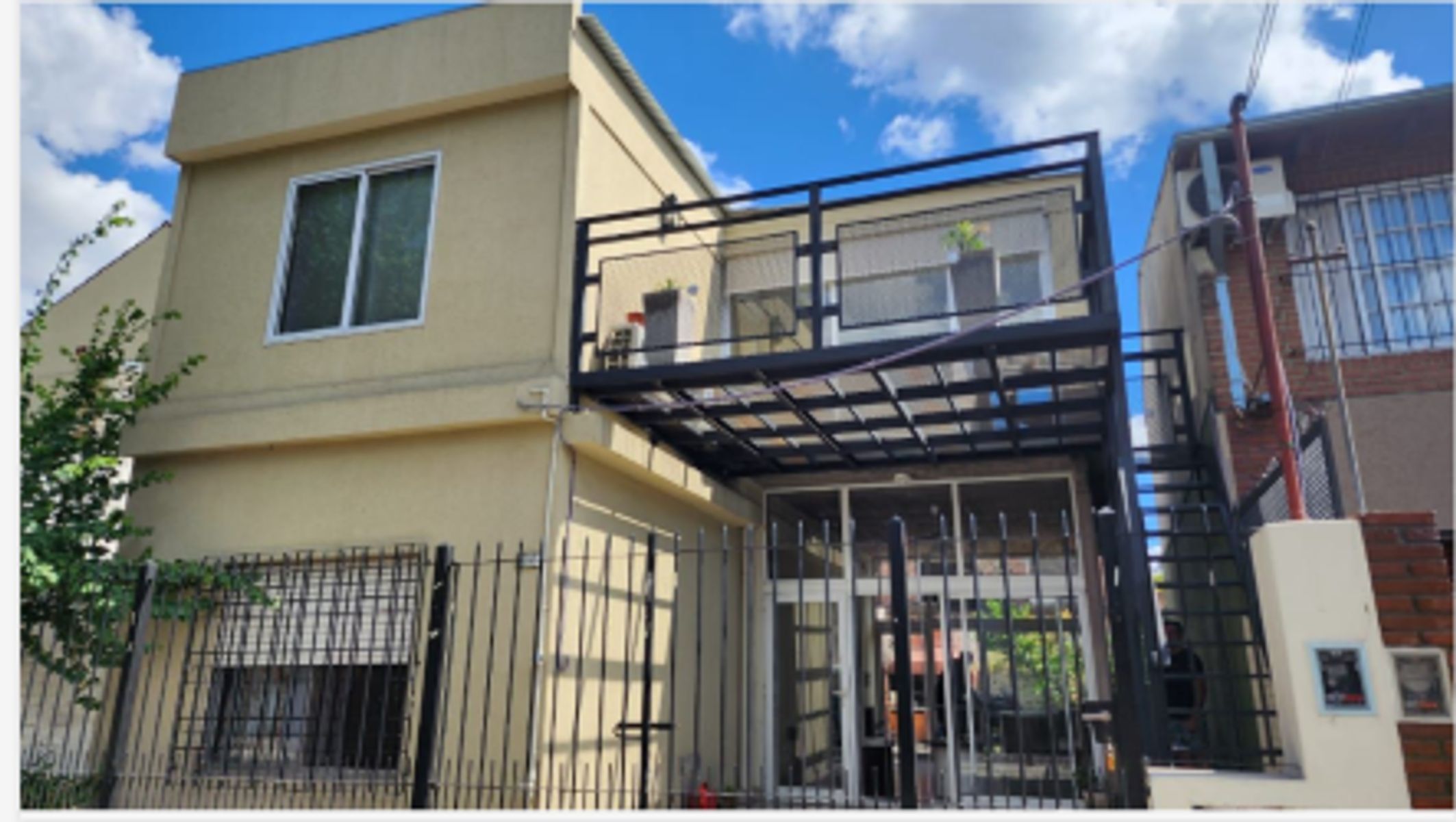 VENTA - CASA CON DOS DEPARTAMENTOS 3 AMBIENTES CASTELAR - 2