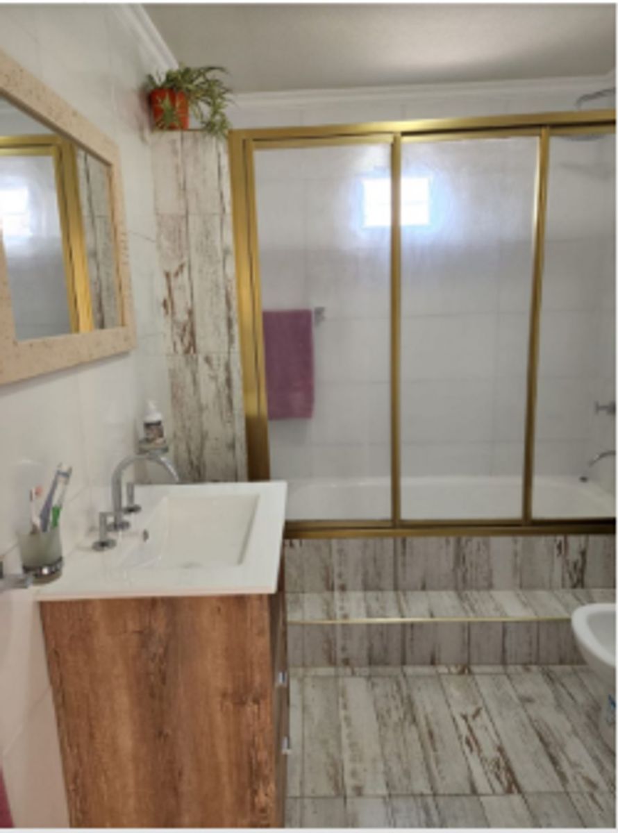 VENTA - CASA CON DOS DEPARTAMENTOS 3 AMBIENTES CASTELAR - 4