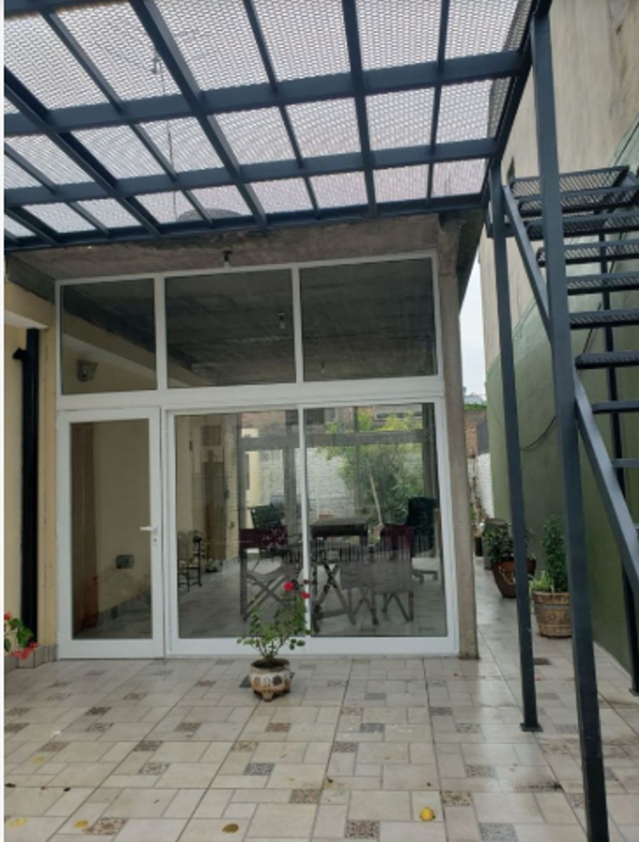 VENTA - CASA CON DOS DEPARTAMENTOS 3 AMBIENTES CASTELAR - 19