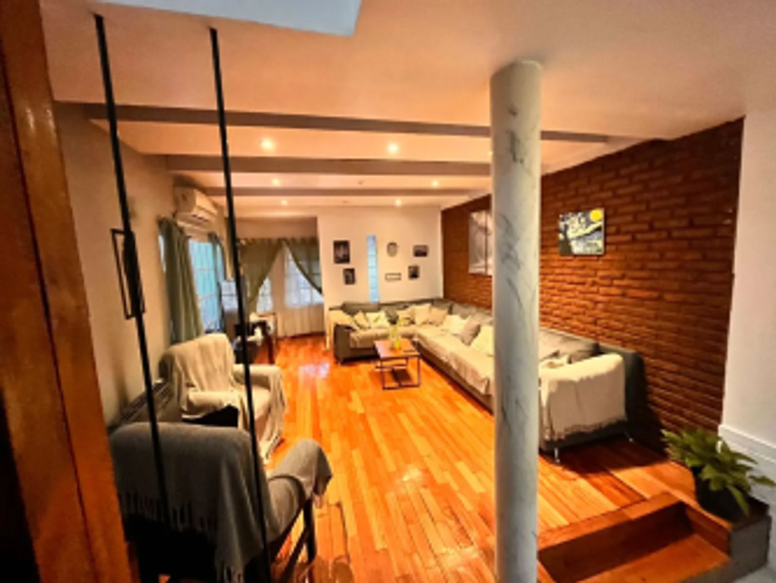 Venta - Casa 6 Ambientes Con Pileta Climatizada, Fondo Y Cochera Caseros — foto 2