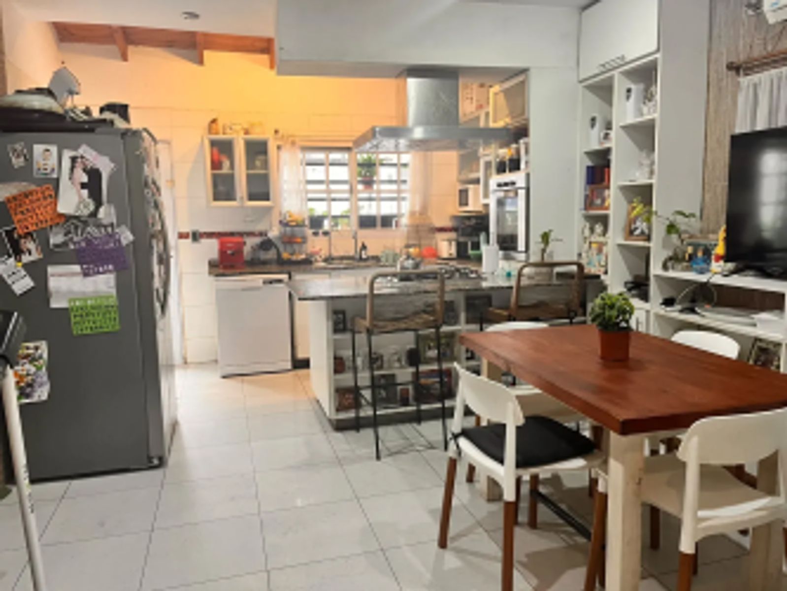 Venta - Casa 6 Ambientes Con Pileta Climatizada, Fondo Y Cochera Caseros — foto 3