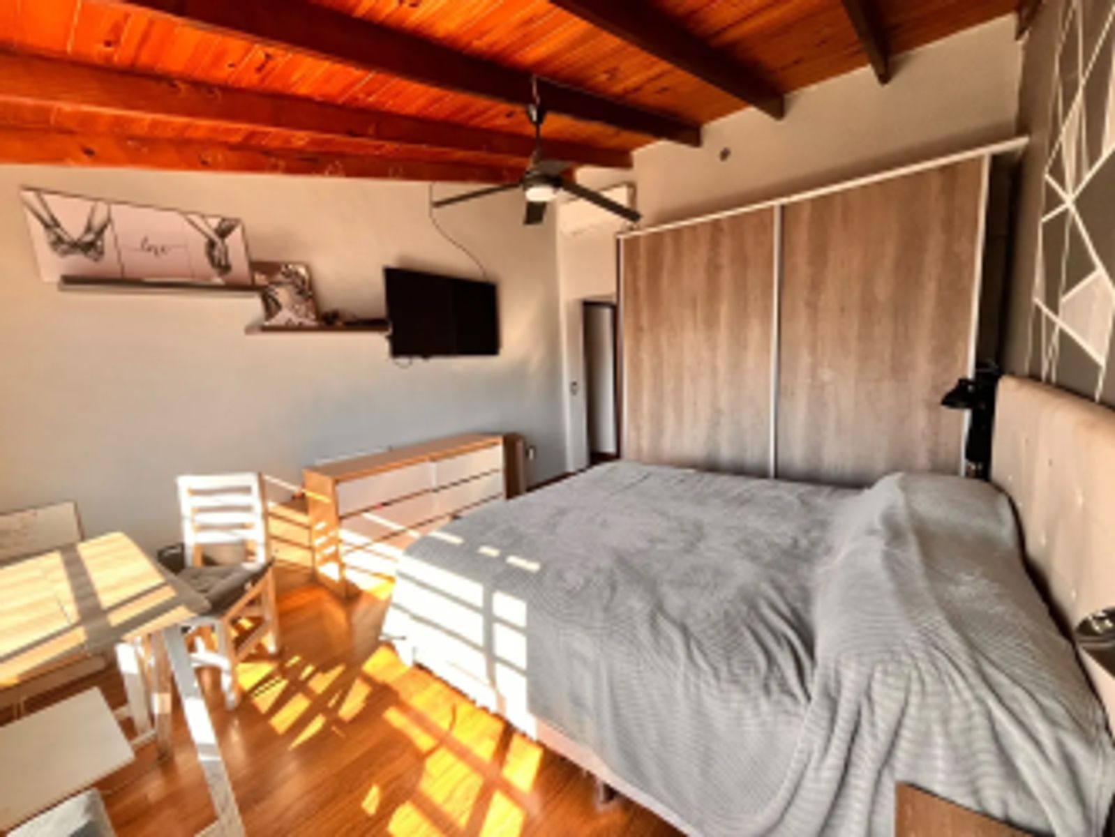 Venta - Casa 6 Ambientes Con Pileta Climatizada, Fondo Y Cochera Caseros — foto 5