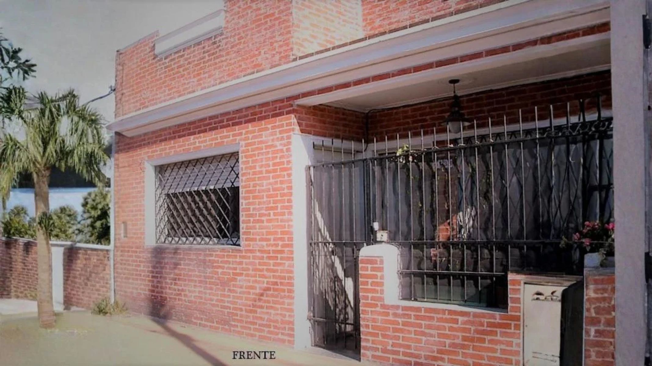 VENTA - CASA 7 AMBIENTES CON PATIO,TERRAZA Y COCHERA CASEROS - 1