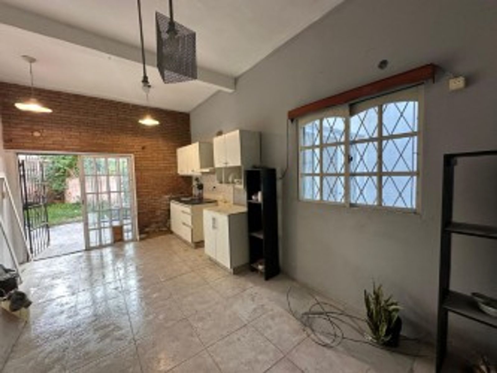 VENTA - CASA 7 AMBIENTES CON PATIO,TERRAZA Y COCHERA CASEROS - 2