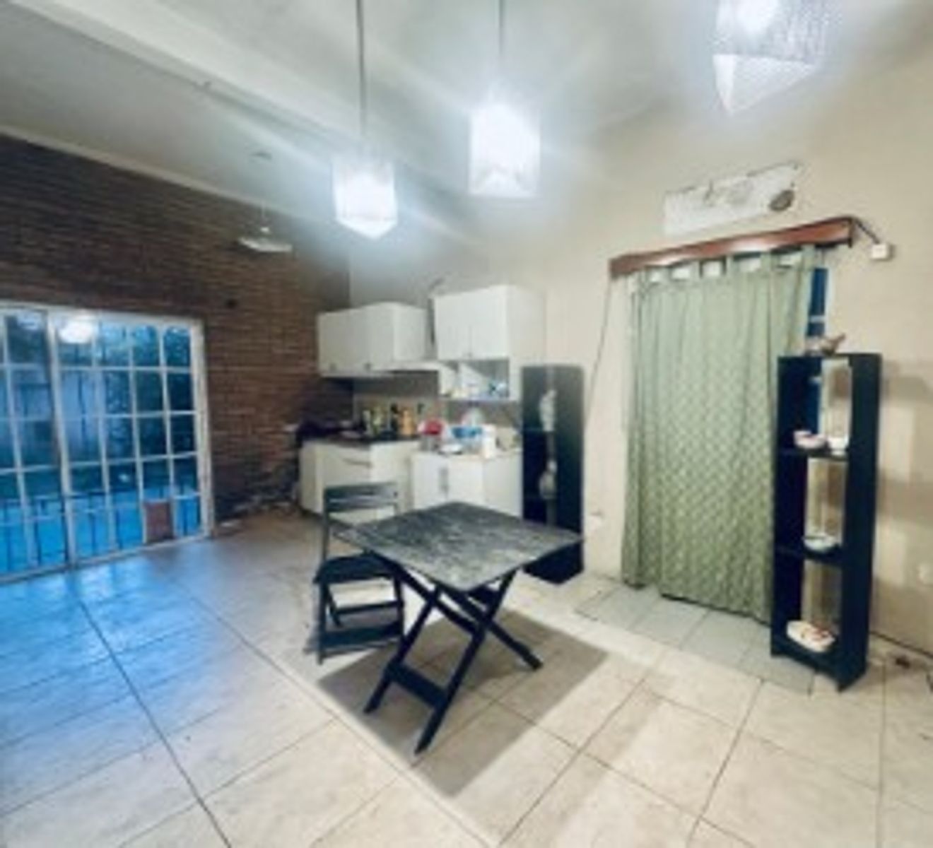 VENTA - CASA 7 AMBIENTES CON PATIO,TERRAZA Y COCHERA CASEROS - 4