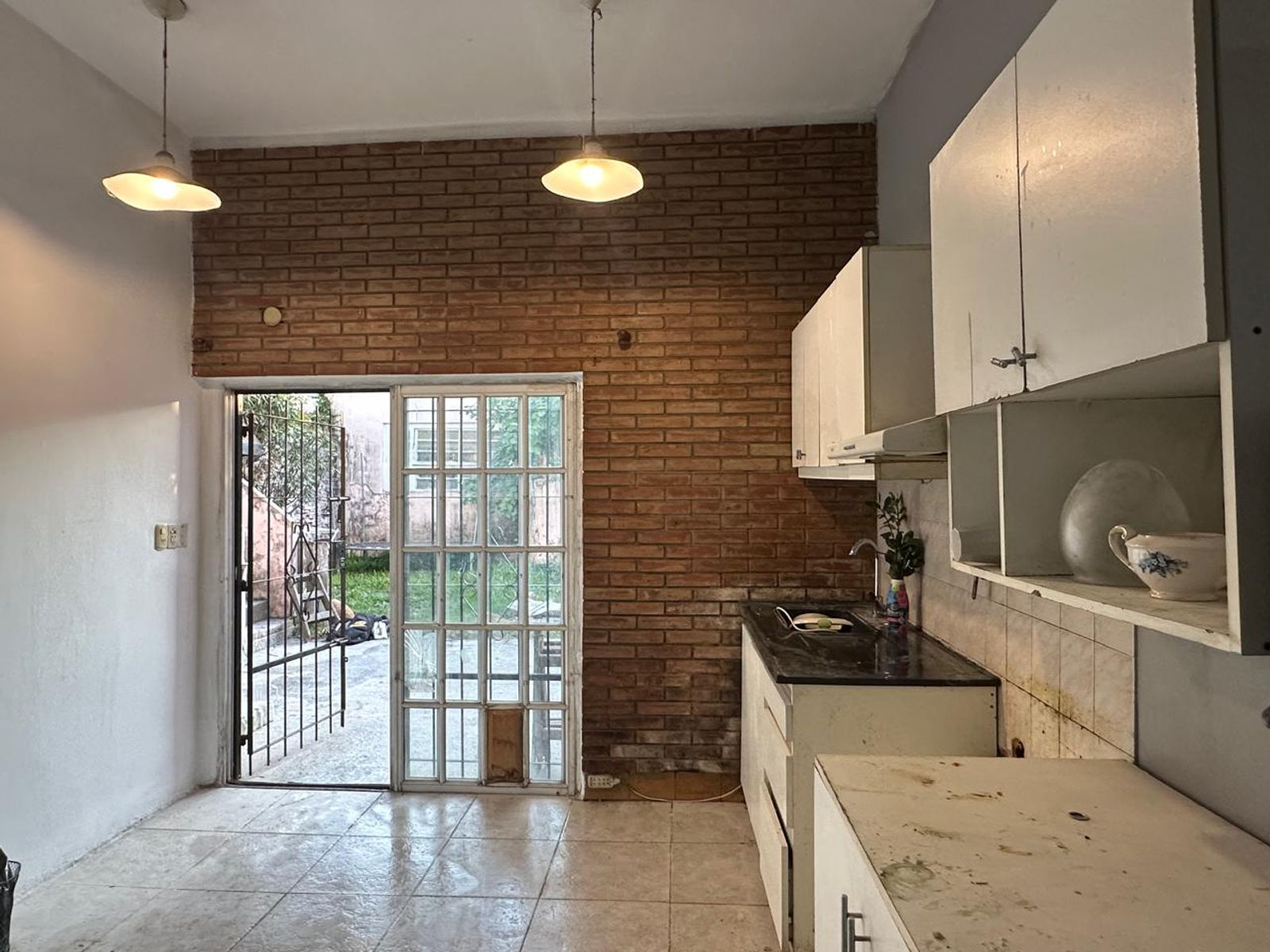 VENTA - CASA 7 AMBIENTES CON PATIO,TERRAZA Y COCHERA CASEROS - 22