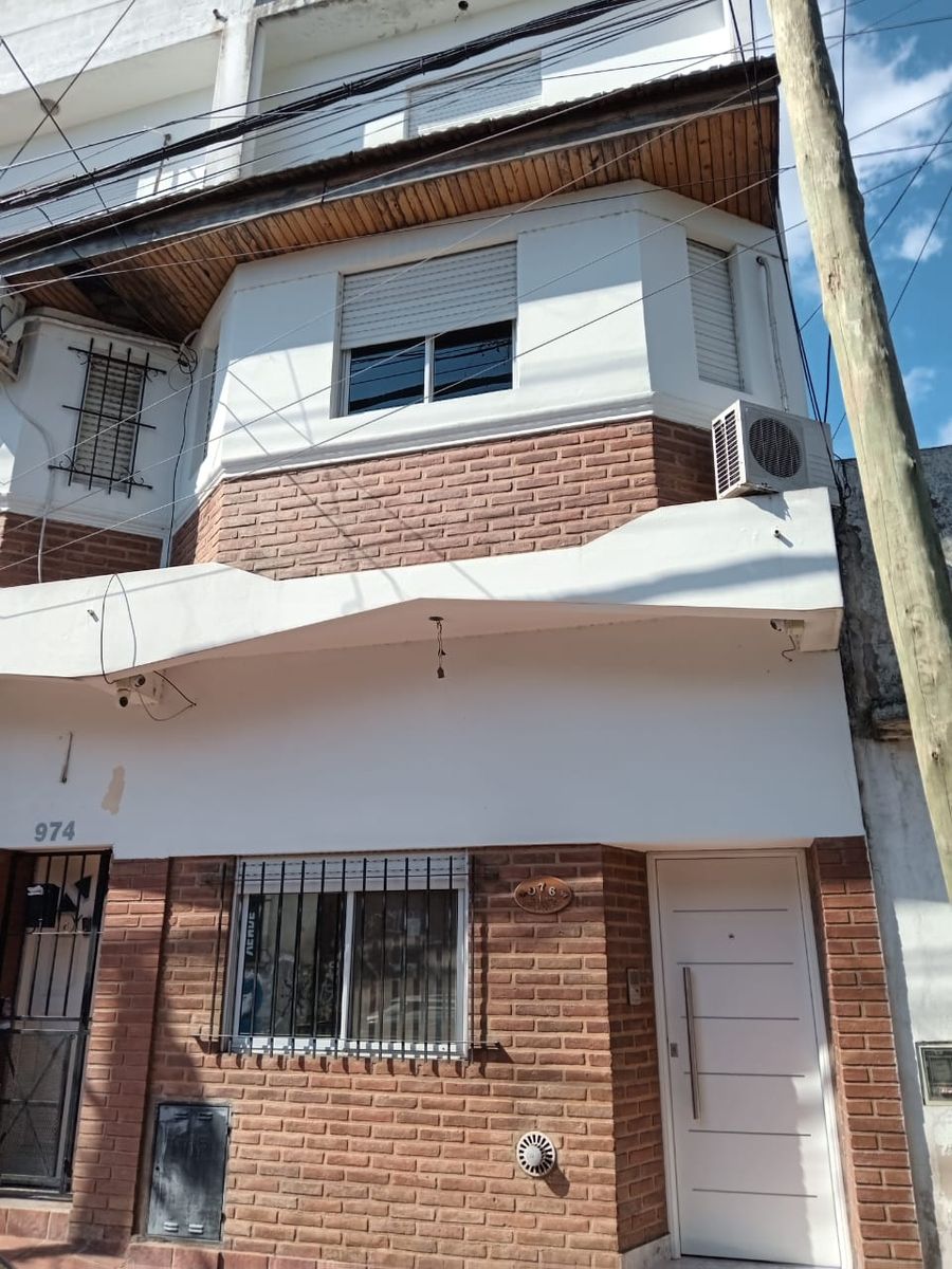 Venta Ramos Mejia Triplex al frente 4 ambientes con garage y terraza - 1
