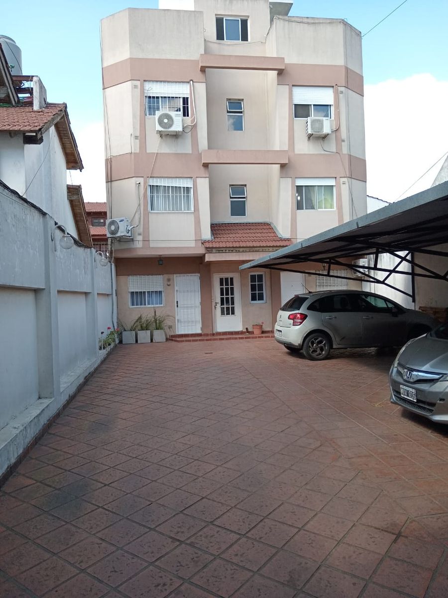 Venta Ramos Mejia Triplex al frente 4 ambientes con garage y terraza - 29