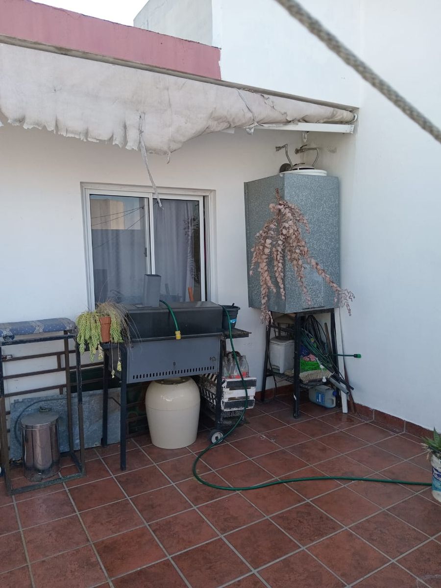 Venta Ramos Mejia Triplex al frente 4 ambientes con garage y terraza - 34