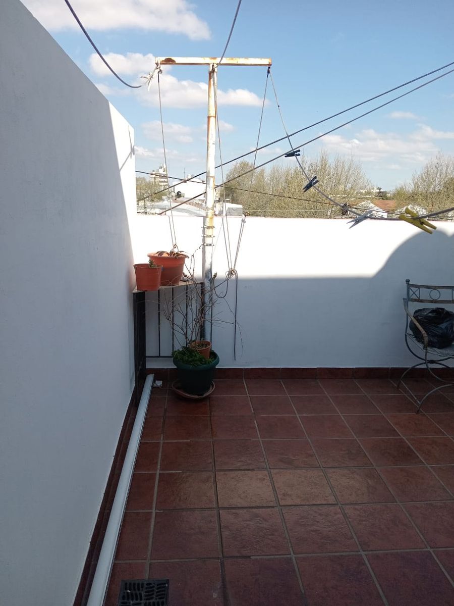 Venta Ramos Mejia Triplex al frente 4 ambientes con garage y terraza - 35