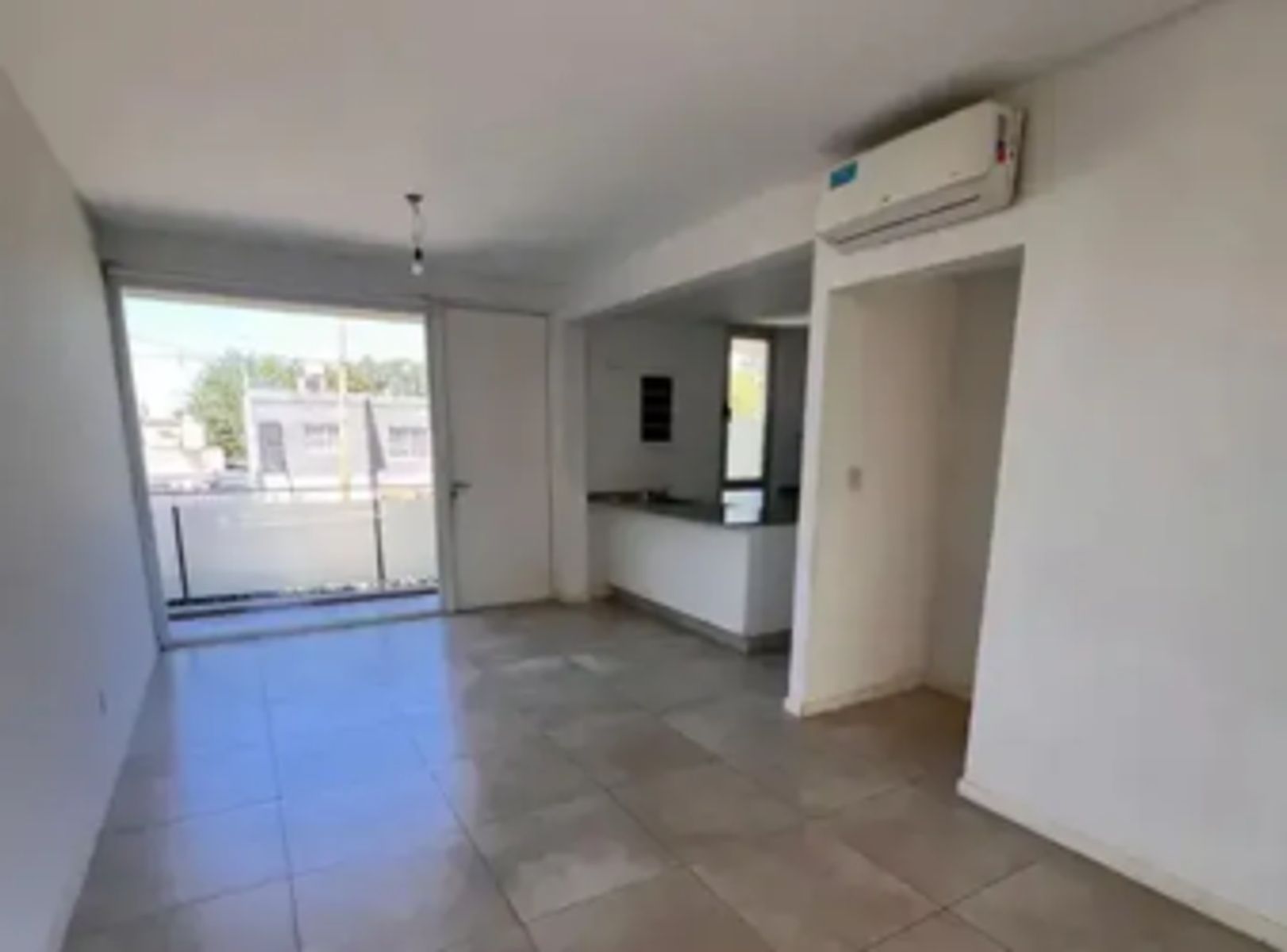 ALQUILER - DEPARTAMENTO 2 AMBIENTES CON BALCON Y COCHERA ITUZAINGO - 5