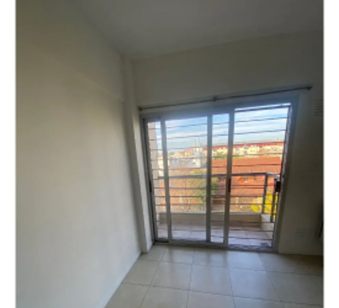 VENTA - DEPARTAMENTO MONOAMBIENTE CON PATIO Y TERRAZA MORON — foto 3