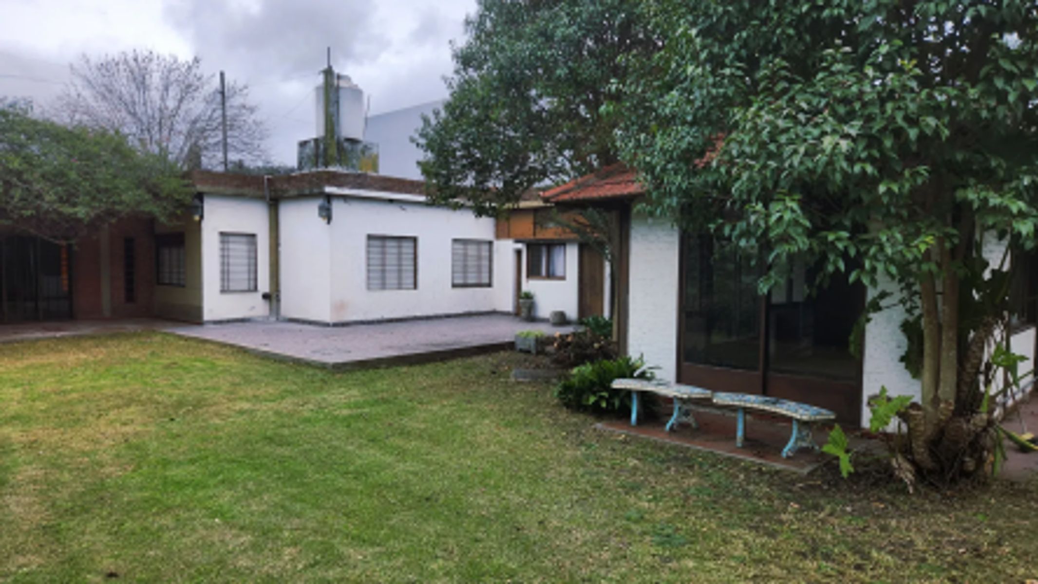 VENTA CASA 4 AMBIENTES CON JARDIN Y COCHERA CASTELAR - 3