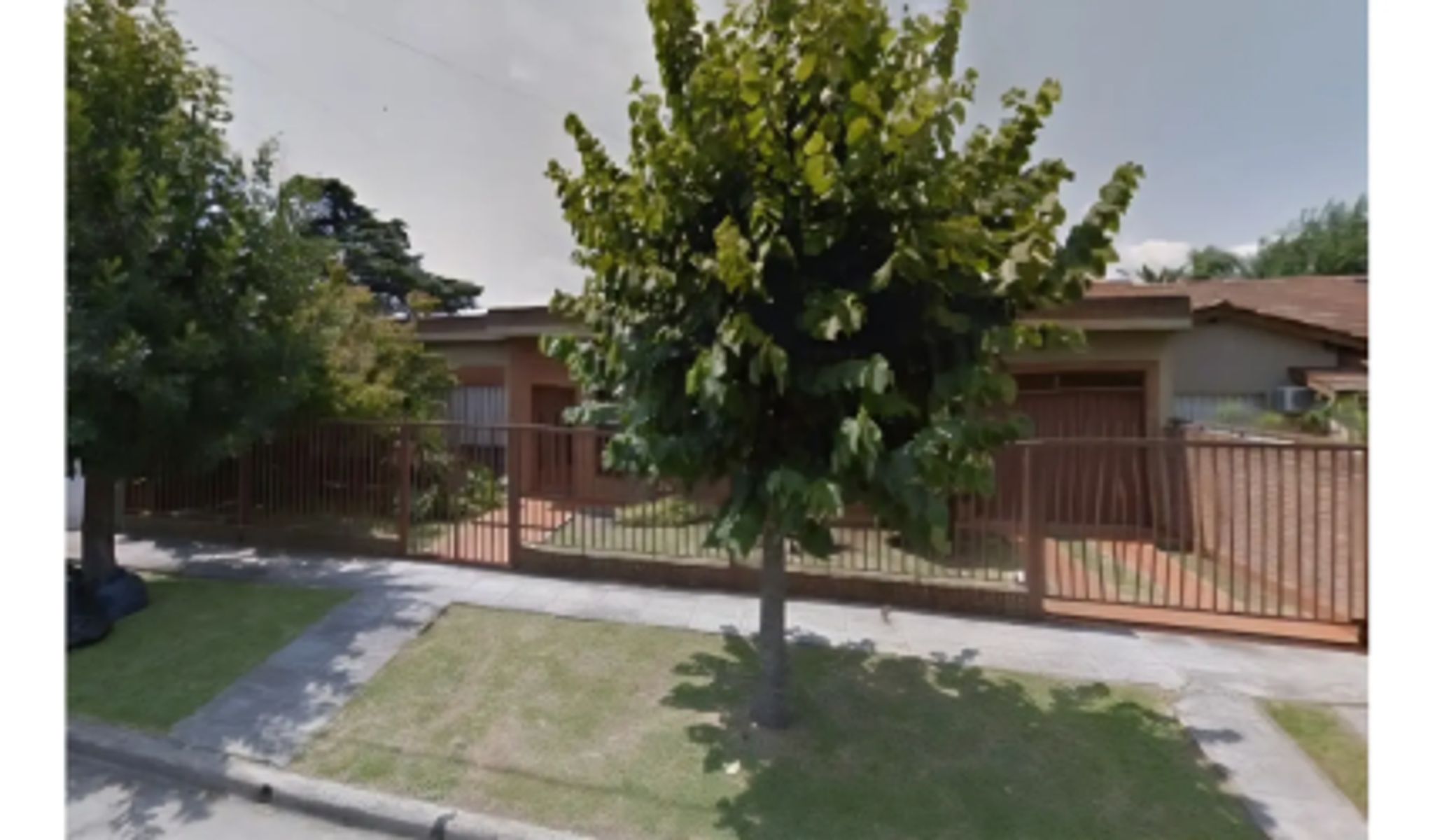 VENTA CASA 4 AMBIENTES CON JARDIN Y COCHERA CASTELAR - 5