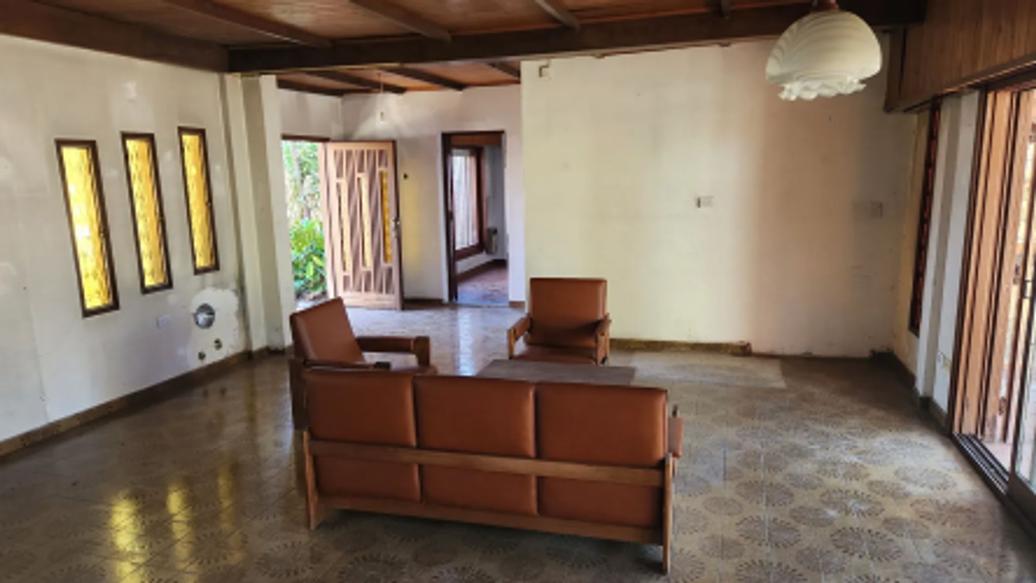 VENTA CASA 4 AMBIENTES CON JARDIN Y COCHERA CASTELAR - 6