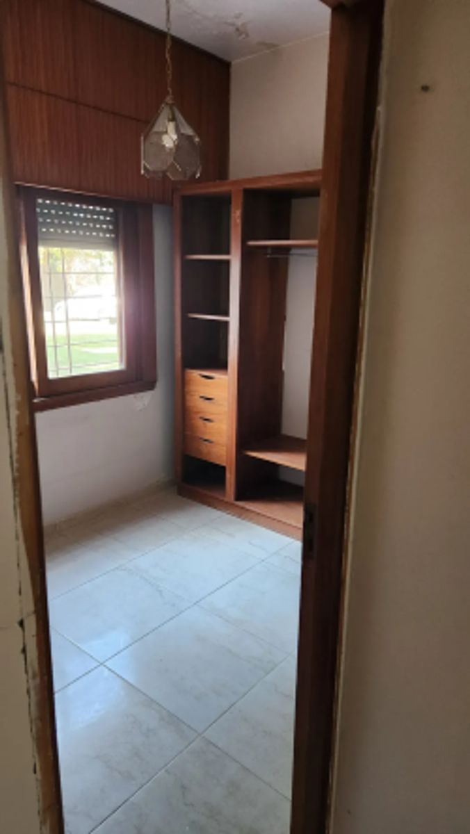 VENTA CASA 4 AMBIENTES CON JARDIN Y COCHERA CASTELAR - 8