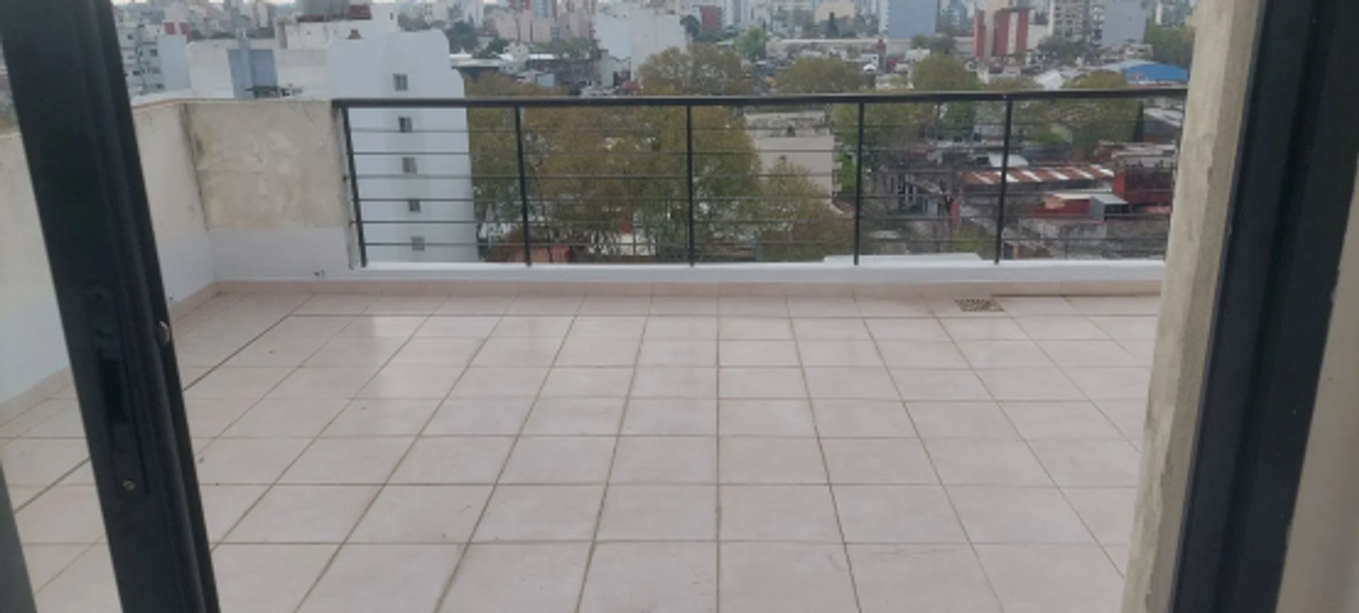 VENTA - DEPARTAMENTO MONOAMBIENTE CON TERRAZA FLORESTA — foto 5